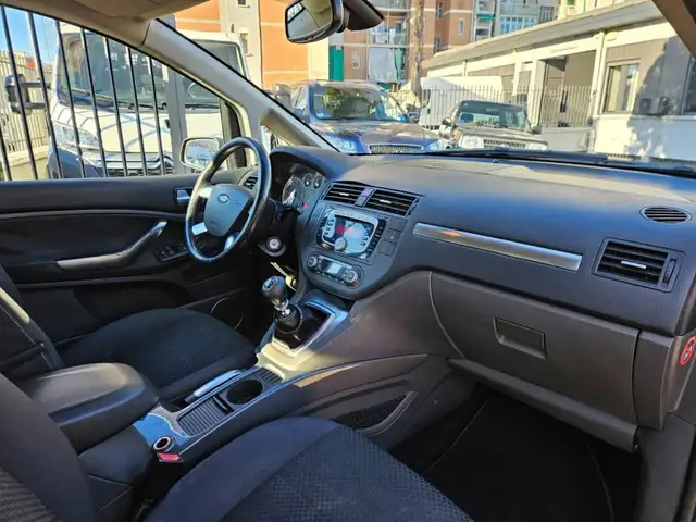 Ford C-Max view 11