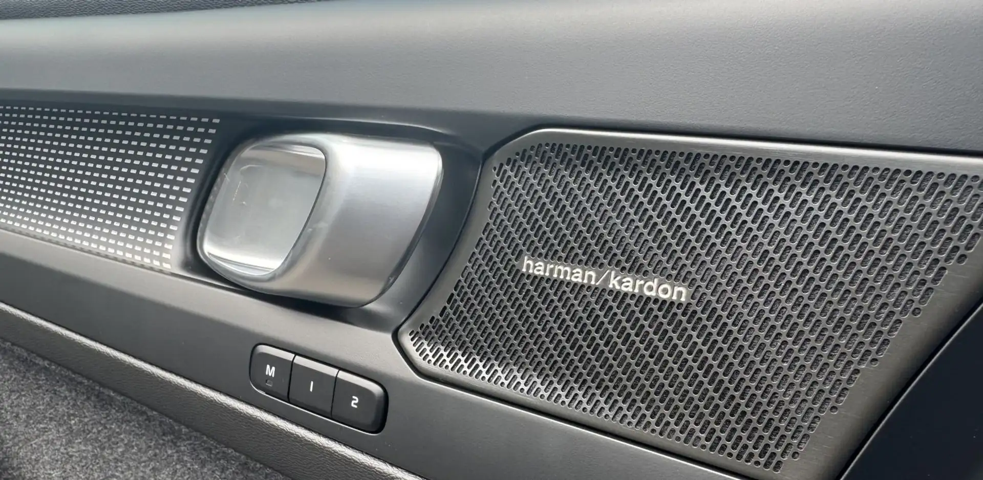 Volvo XC40 XC40 B3 Mild-Hybrid Core Schwarz - 2
