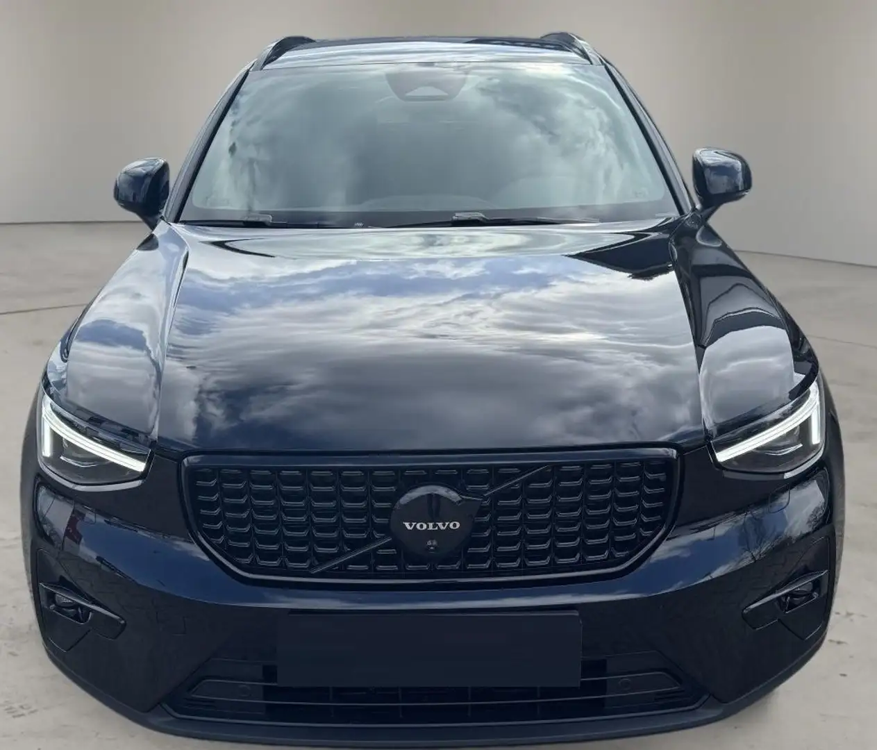 Volvo XC40 XC40 B3 Mild-Hybrid Core Schwarz - 1