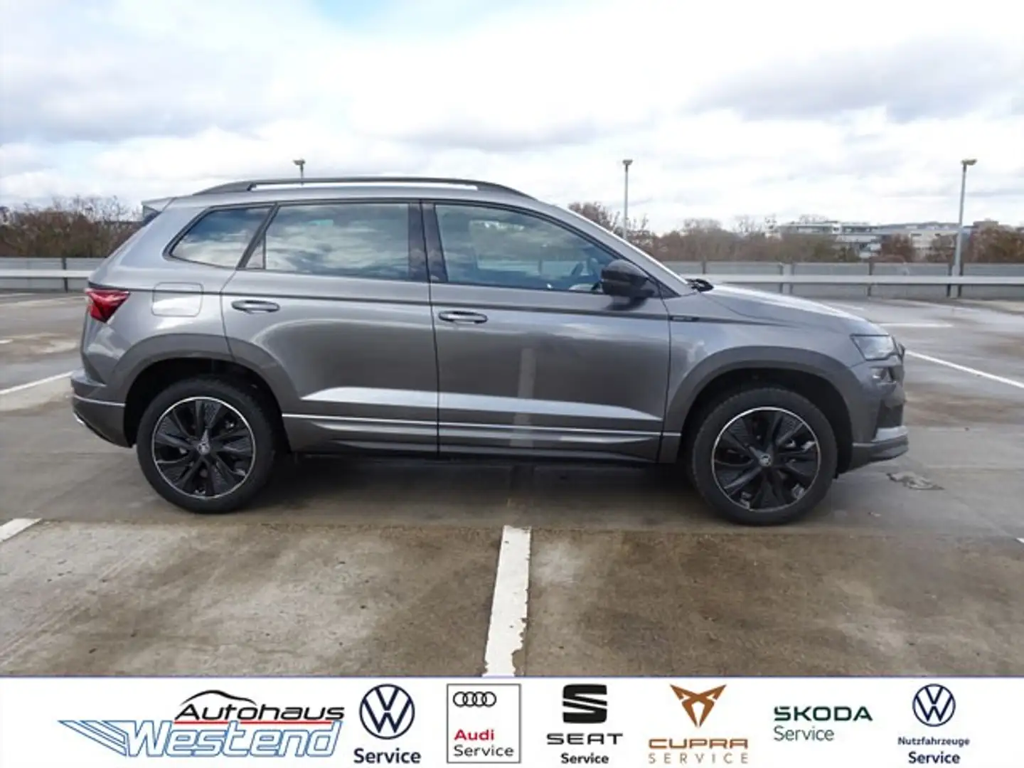 Skoda Karoq Sportline 1.5l TSI 110kW DSG LED Navi Klima Navi Gris - 2