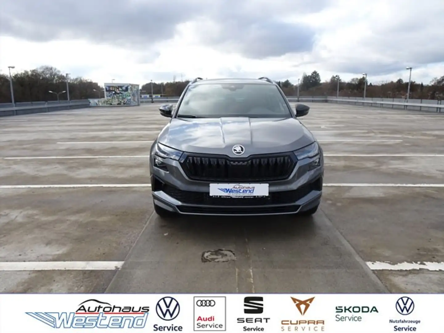 Skoda Karoq Sportline 1.5l TSI 110kW DSG LED Navi Klima Navi Gris - 1