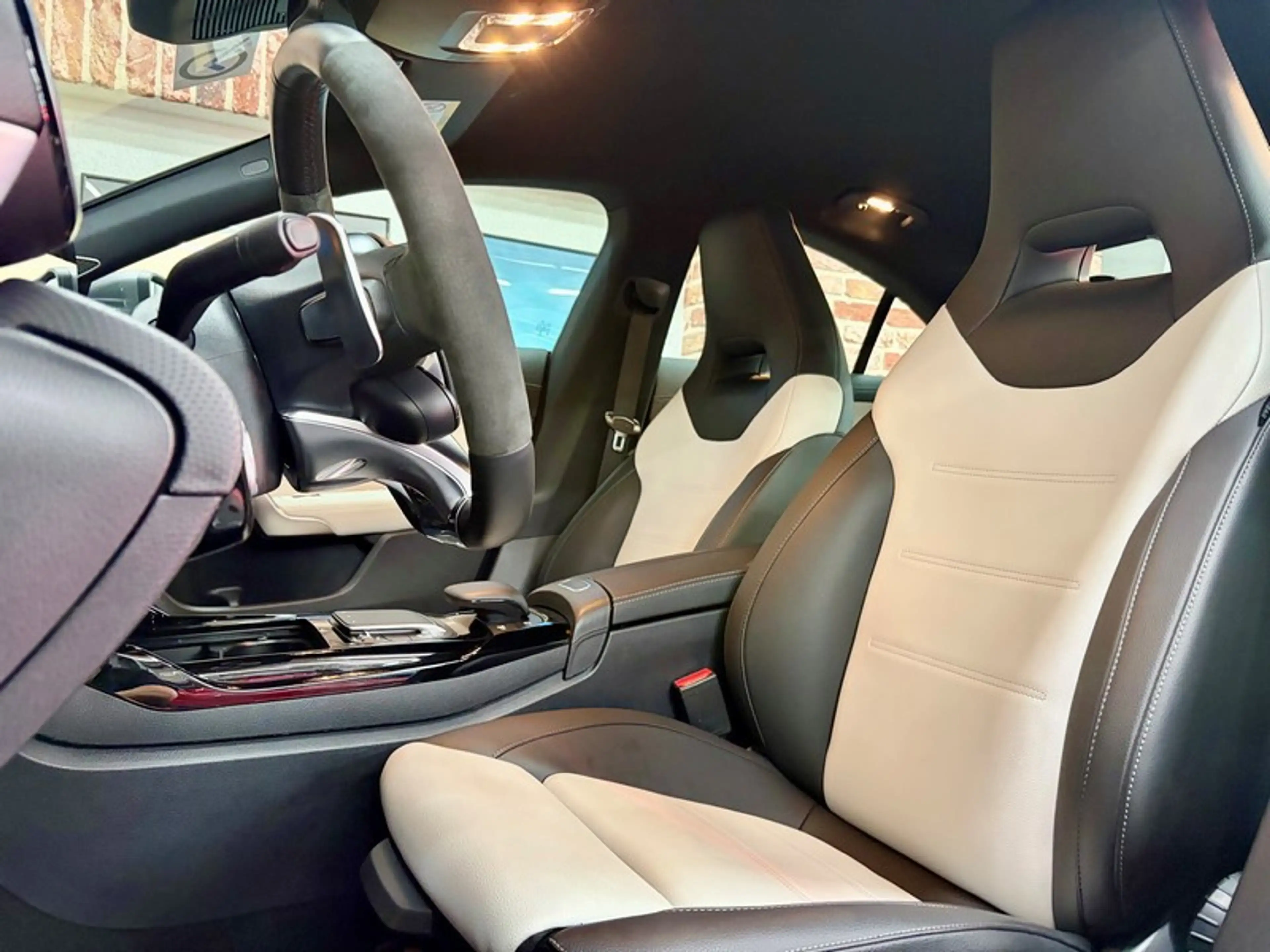 Mercedes-Benz CLA 45 AMG CLA 45 AMG-S Coupé 2.0 422cv Auto 4x4 SiègCh/AL — photo 5