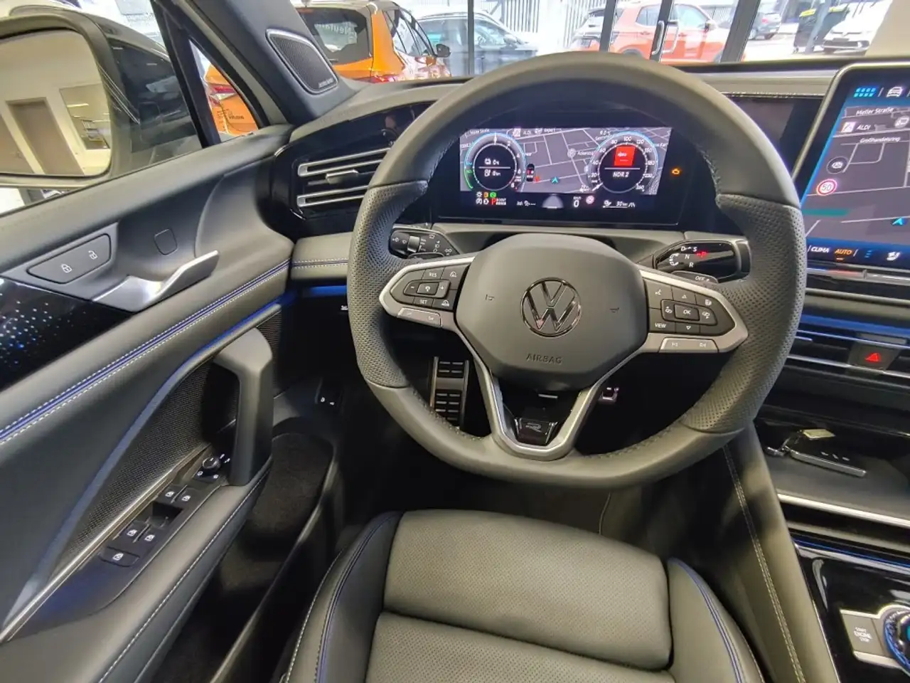 Volkswagen Tiguan 1.5 TSI e-HYBRID 272 PK R-LINE PANO-DAK/CAMERA/TRE 10