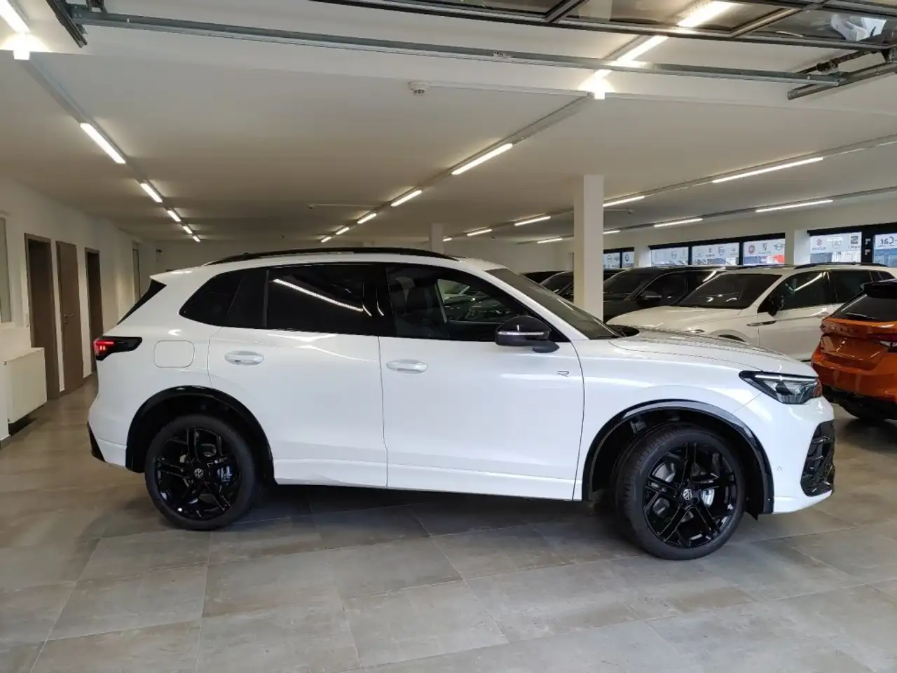 Volkswagen Tiguan 1.5 TSI e-HYBRID 272 PK R-LINE PANO-DAK/CAMERA/TRE 5