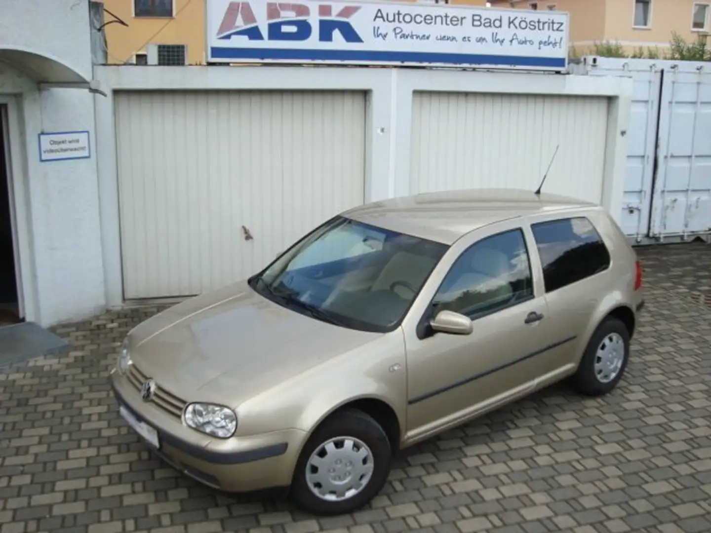 Volkswagen Golf 1.6 Automatik/PDC/SHZ/Tempomat/TÜV 01.2026 Beige - 2