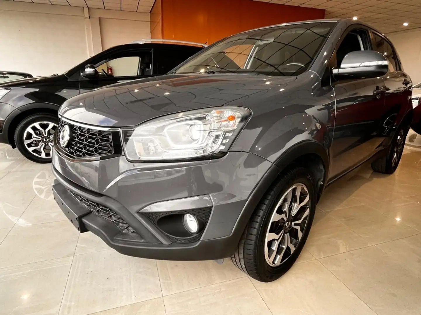 SsangYong Korando D22T Premium 4x2 Gris - 2