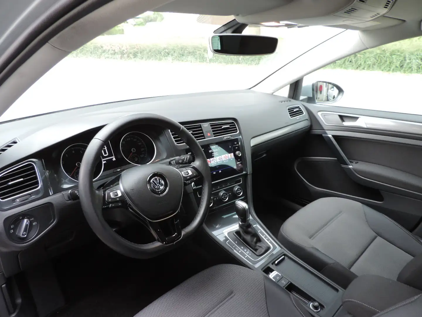 Volkswagen Golf 1.5 TSI 131PK DSG Comfortline - Adap | PDC v+a | C Grijs - 2