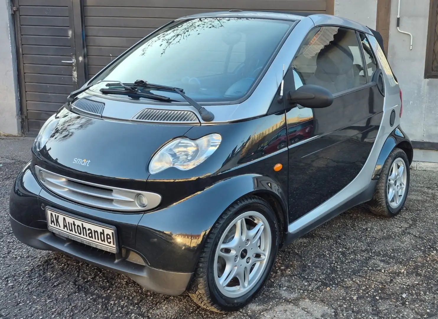 smart forTwo smart & passion 40kW Cabrio Touch TÜV Schwarz - 1