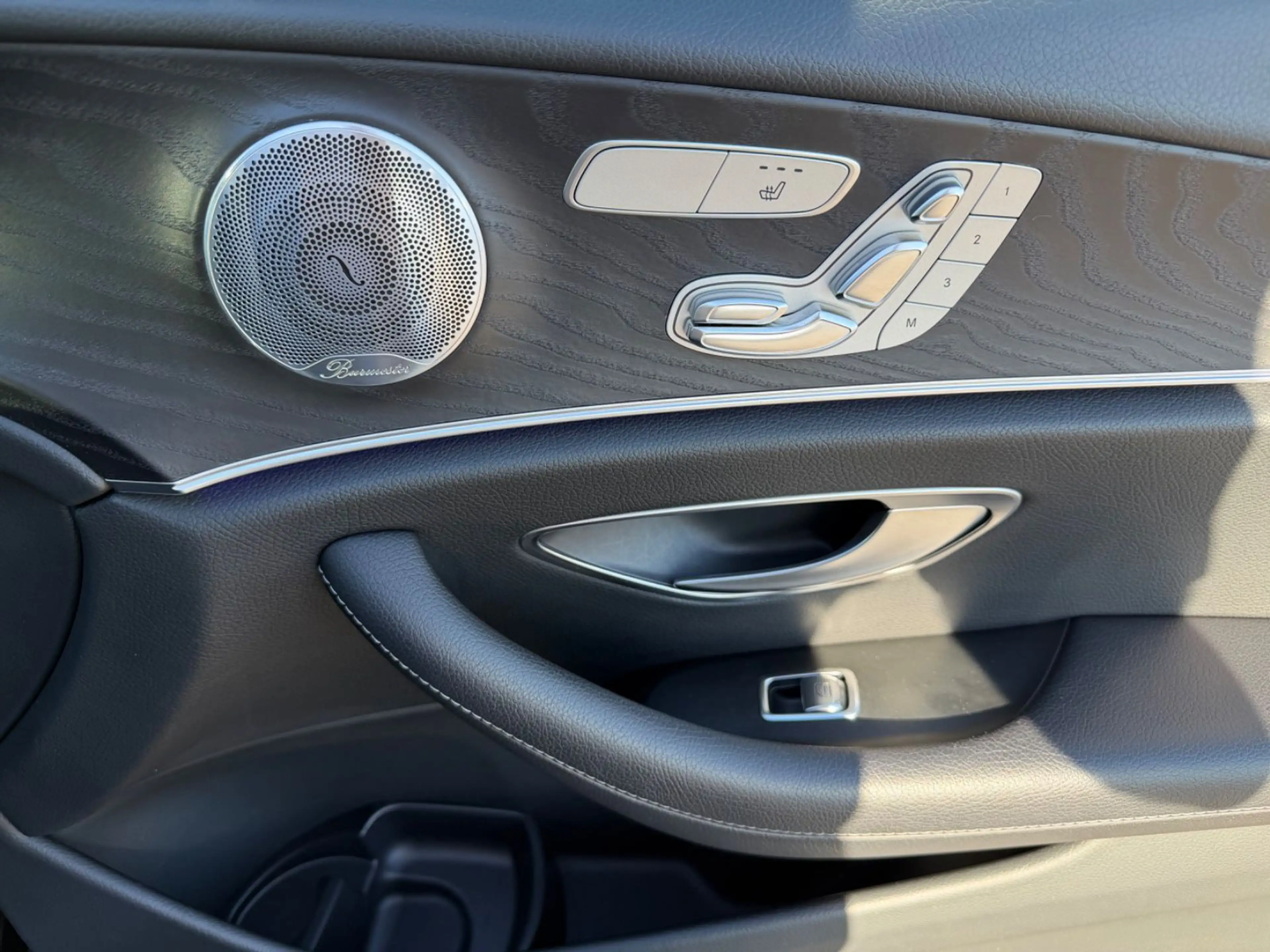 Mercedes-Benz E 300 de T-Modell LED Navi Kamera Keyless Headup — photo 7