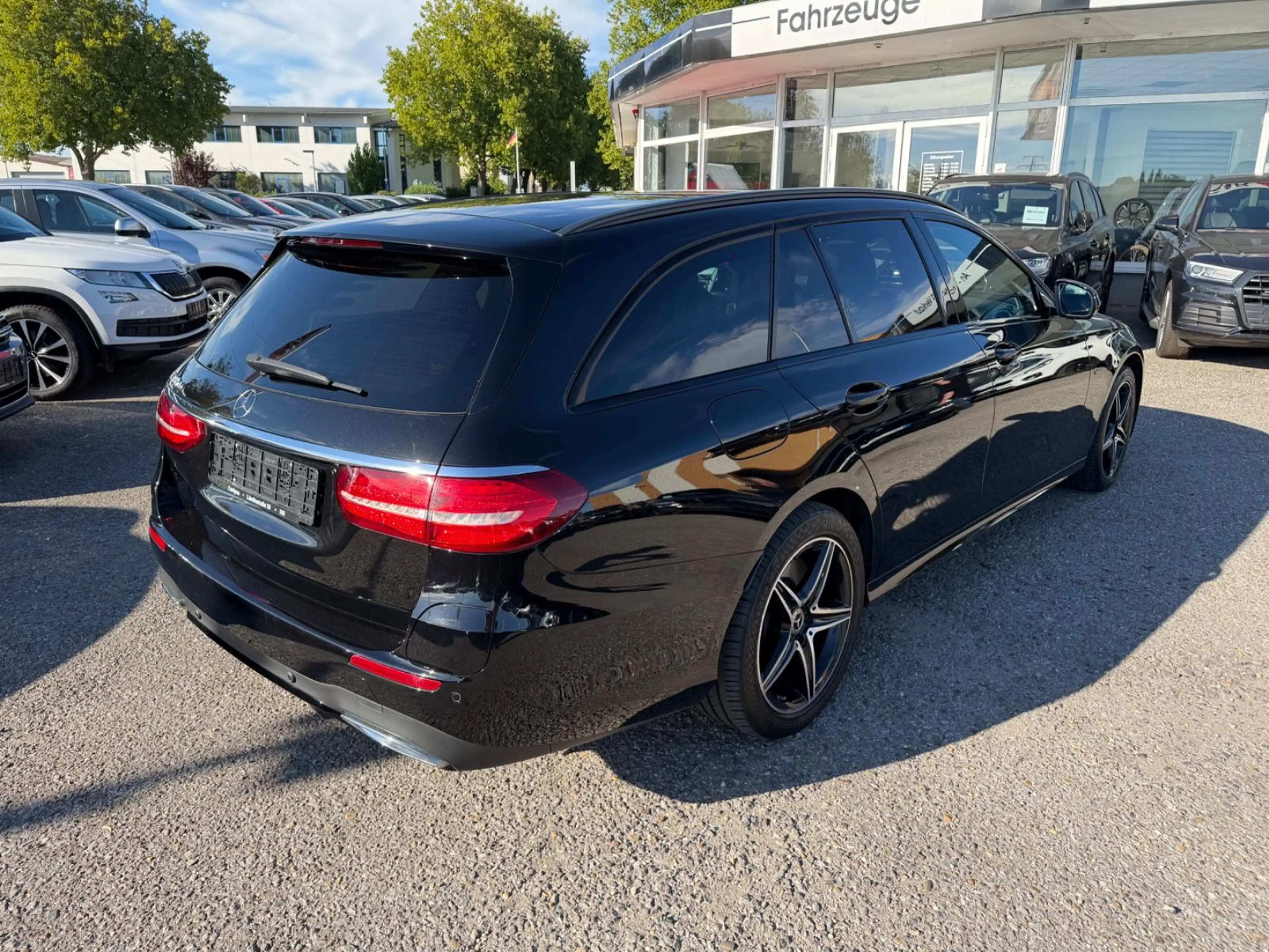 Mercedes-Benz E 300 de T-Modell LED Navi Kamera Keyless Headup — photo 14
