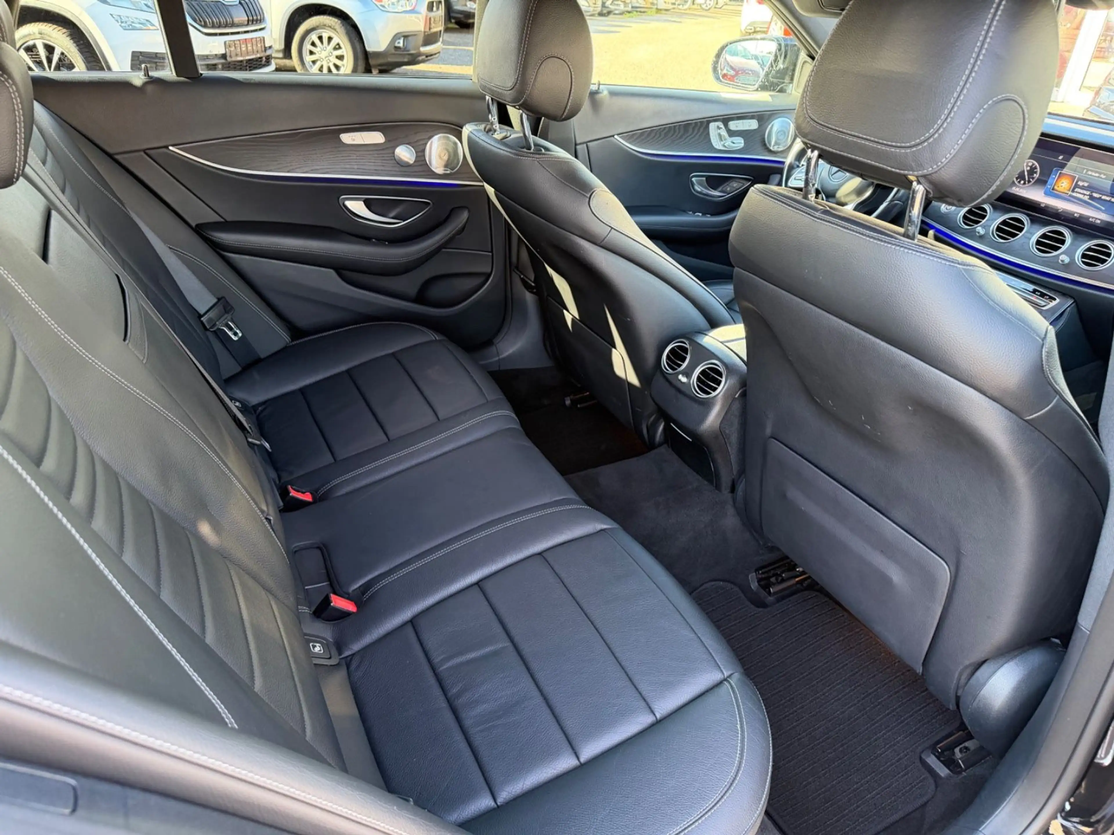 Mercedes-Benz E 300 de T-Modell LED Navi Kamera Keyless Headup — photo 10