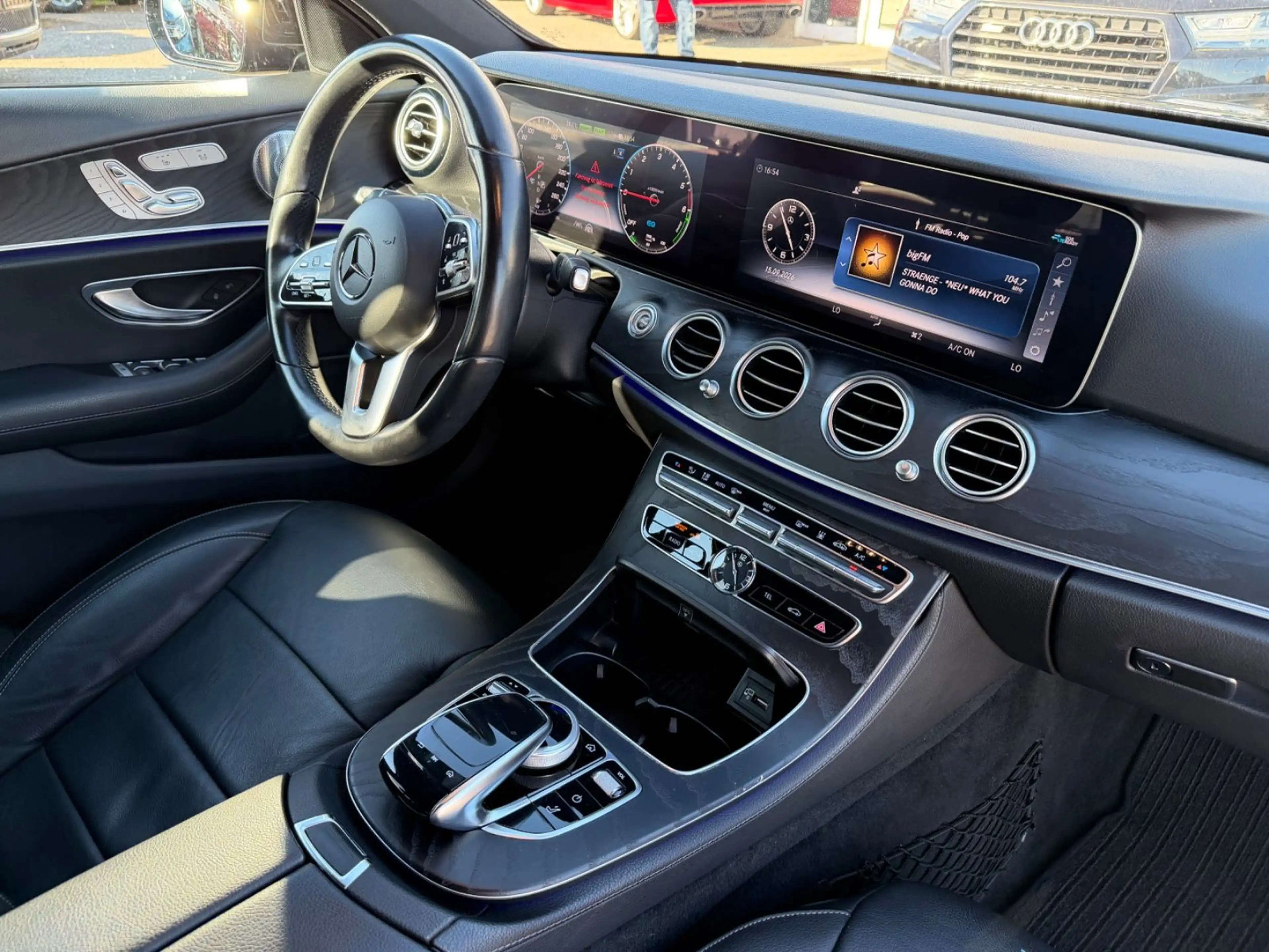 Mercedes-Benz E 300 de T-Modell LED Navi Kamera Keyless Headup — photo 11