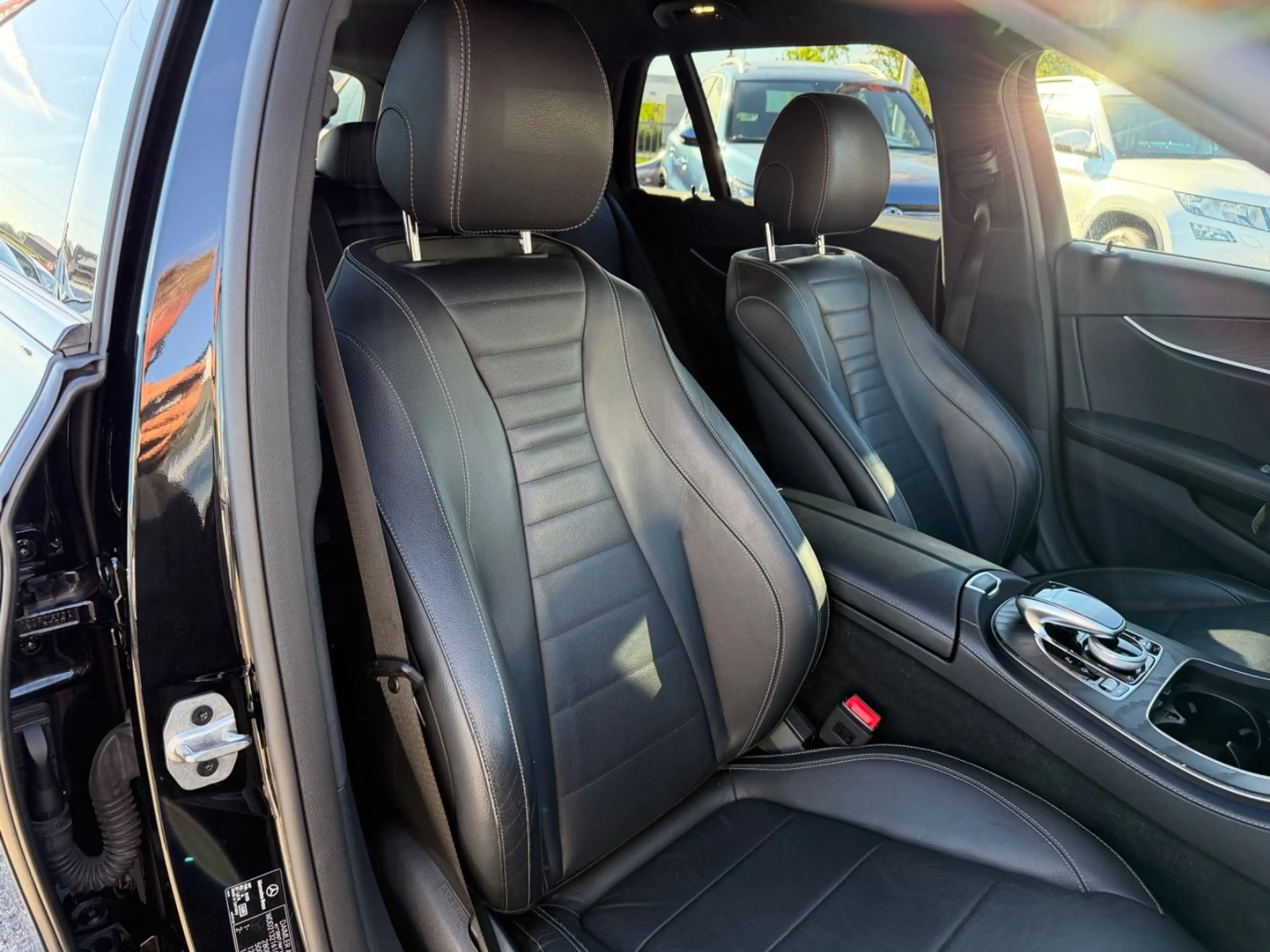 Mercedes-Benz E 300 de T-Modell LED Navi Kamera Keyless Headup — photo 9
