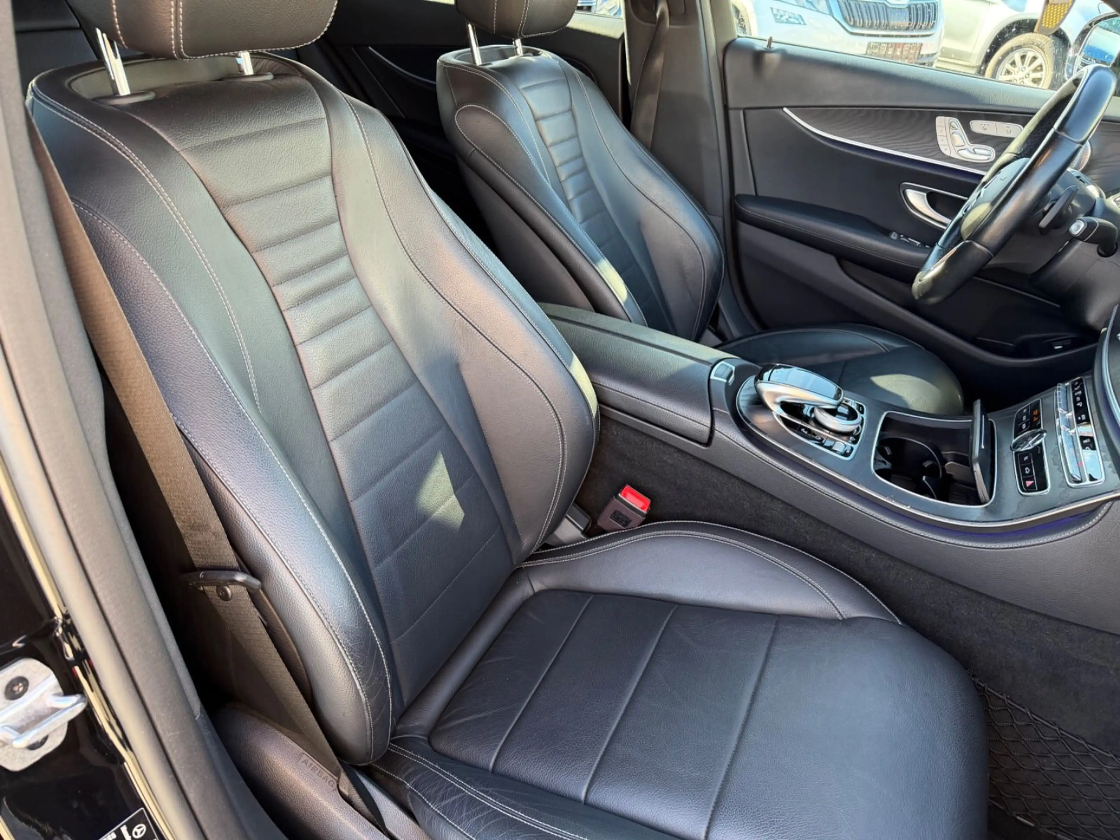 Mercedes-Benz E 300 de T-Modell LED Navi Kamera Keyless Headup — photo 12
