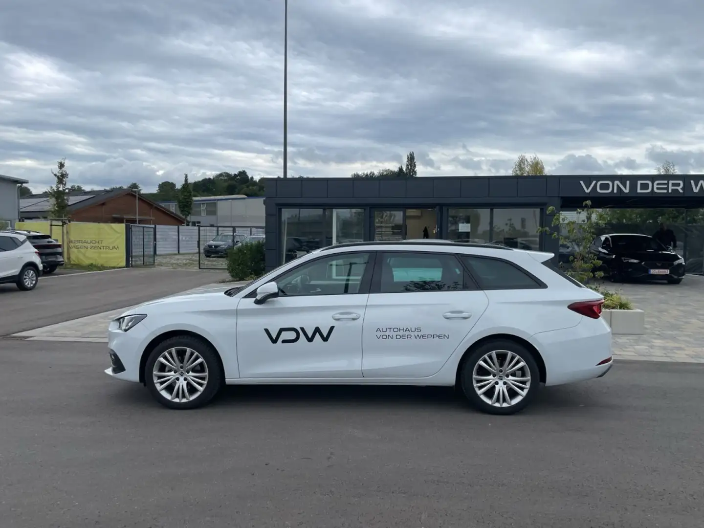 SEAT Leon ST Style TSI Tempomat Full Link PDC h. SHZ Klima Weiß - 2