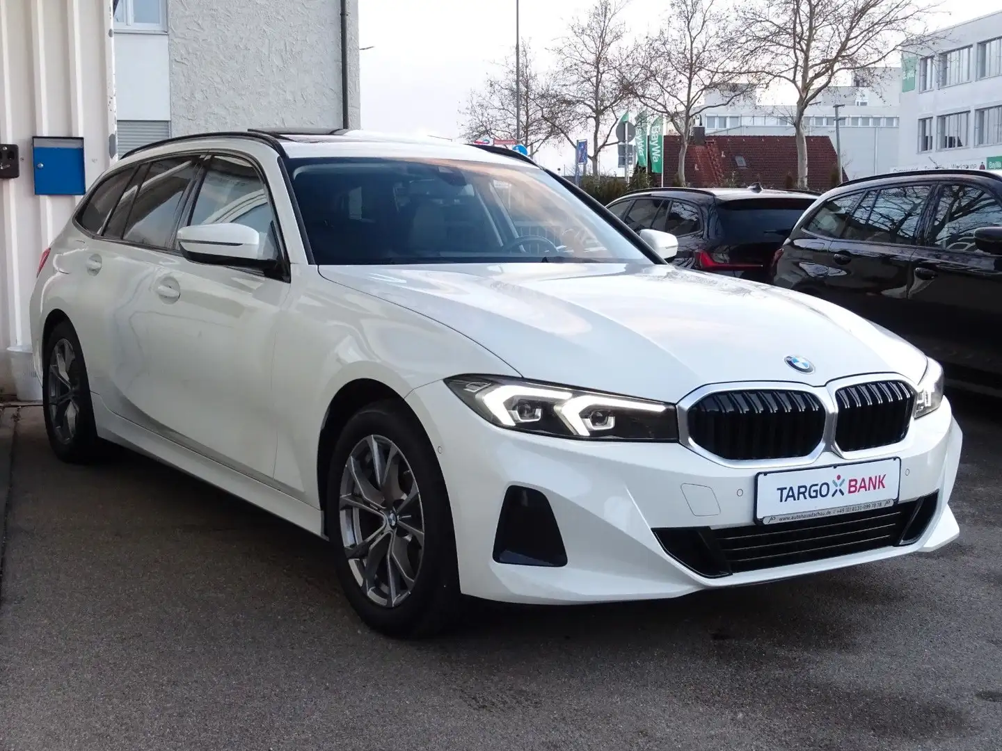 BMW 320 i Touring Aut Navi LC Prof Leder LED Pano HUD Weiß - 1