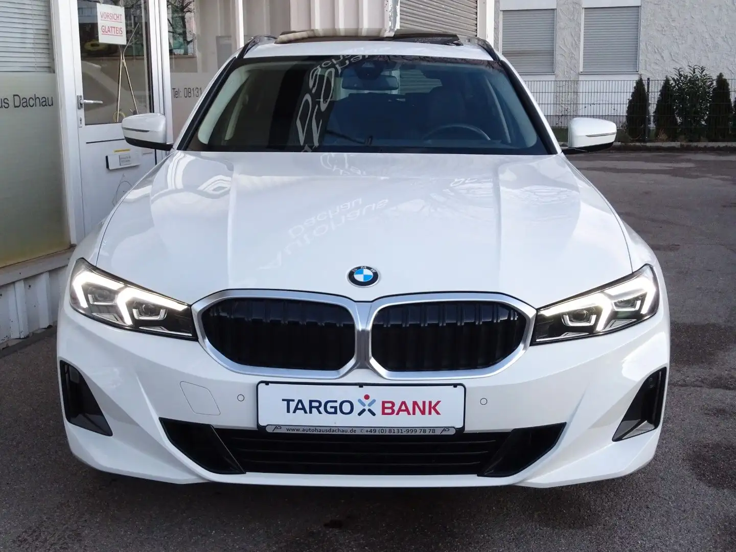 BMW 320 i Touring Aut Navi LC Prof Leder LED Pano HUD Weiß - 2