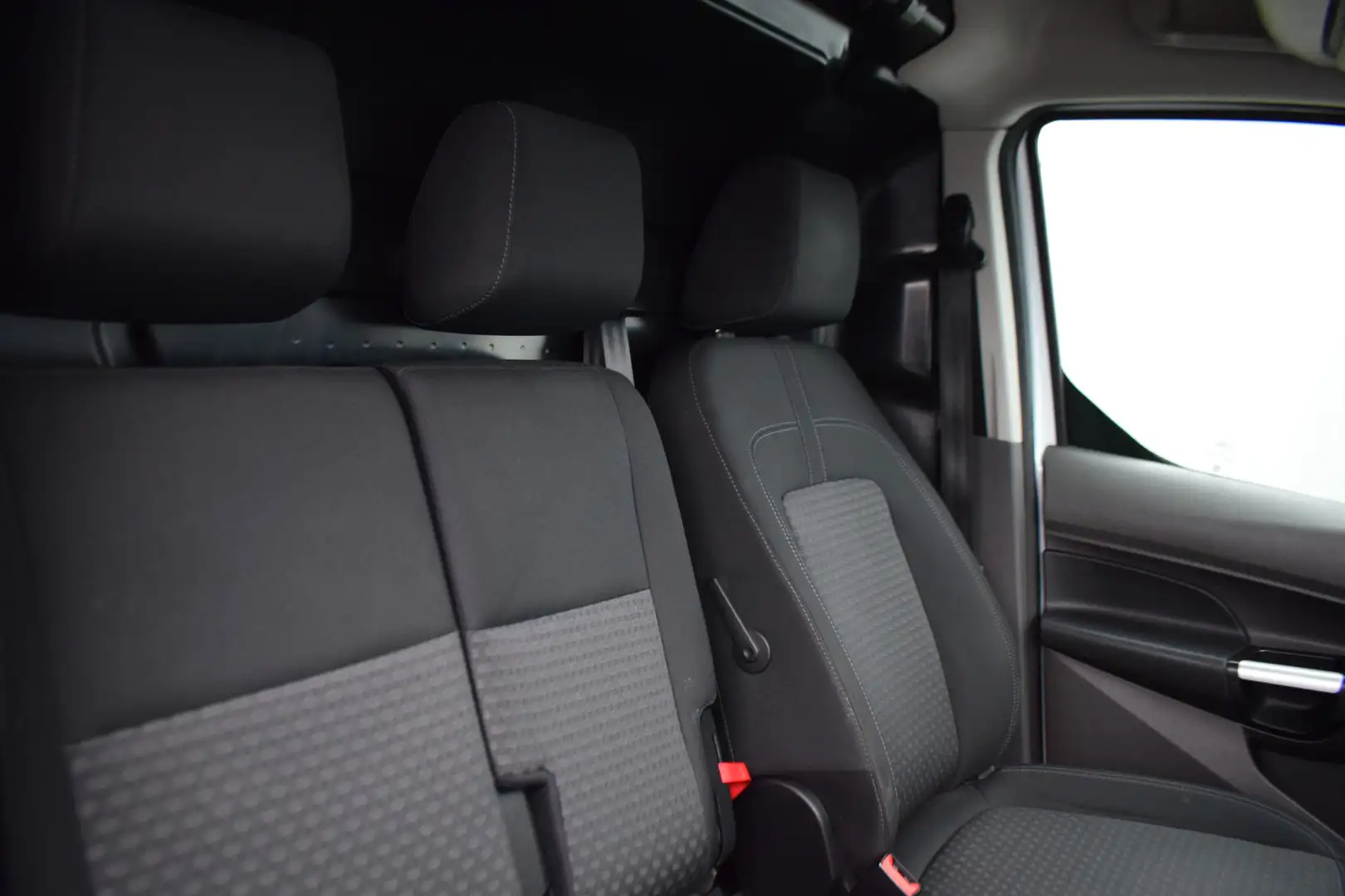 Ford Transit Connect 1.5 EcoBlue L1 Trend Airco Cruise 17'Lmv Trekhaak Wit - 2