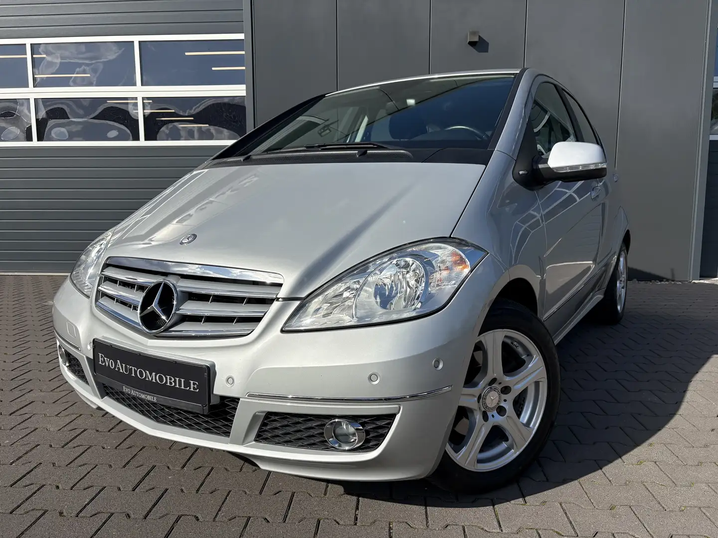 Mercedes-Benz A 200 A 200 A-Klasse Avantgarde Automatik Sitzheizung Silber - 1
