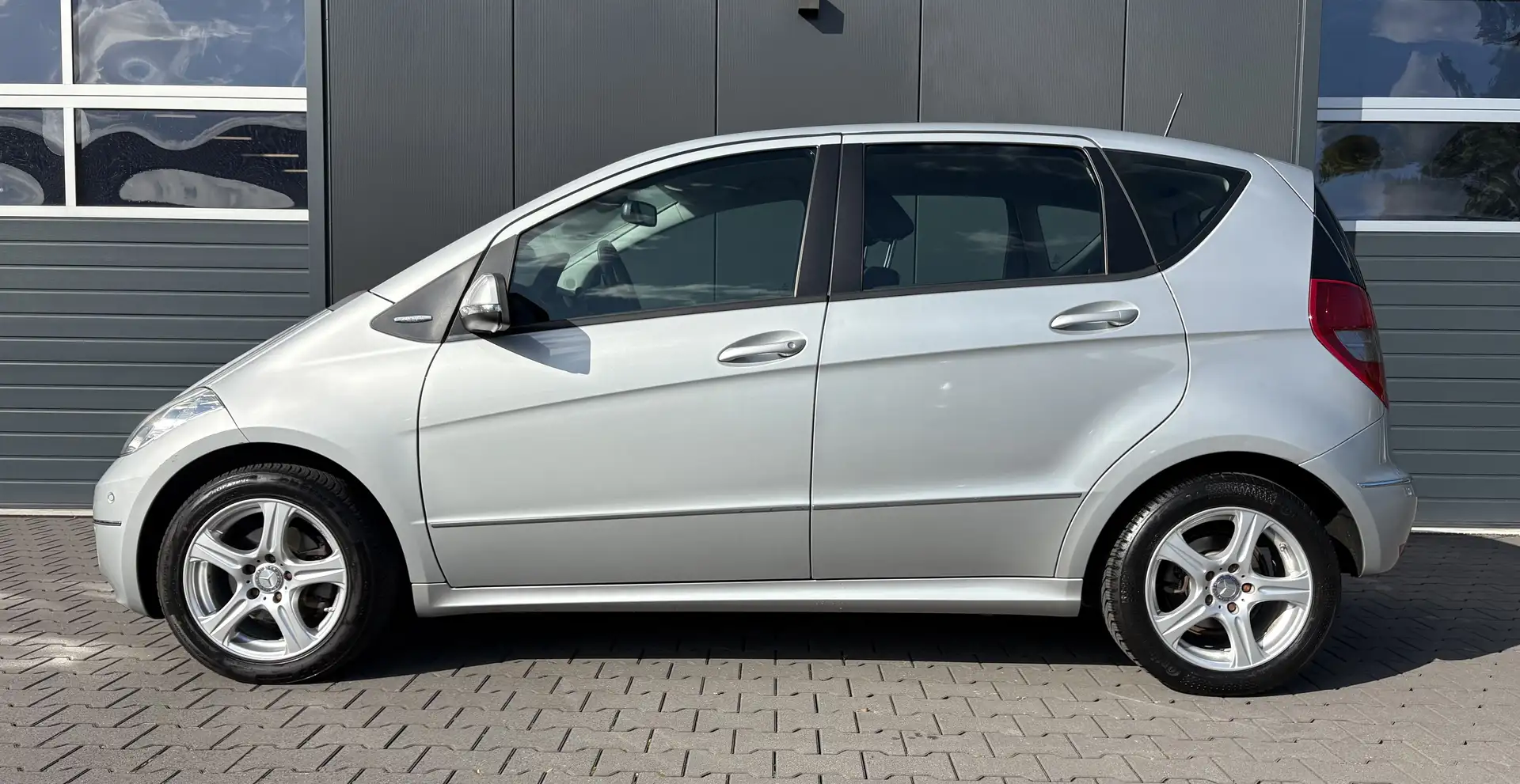 Mercedes-Benz A 200 A 200 A-Klasse Avantgarde Automatik Sitzheizung Silber - 2