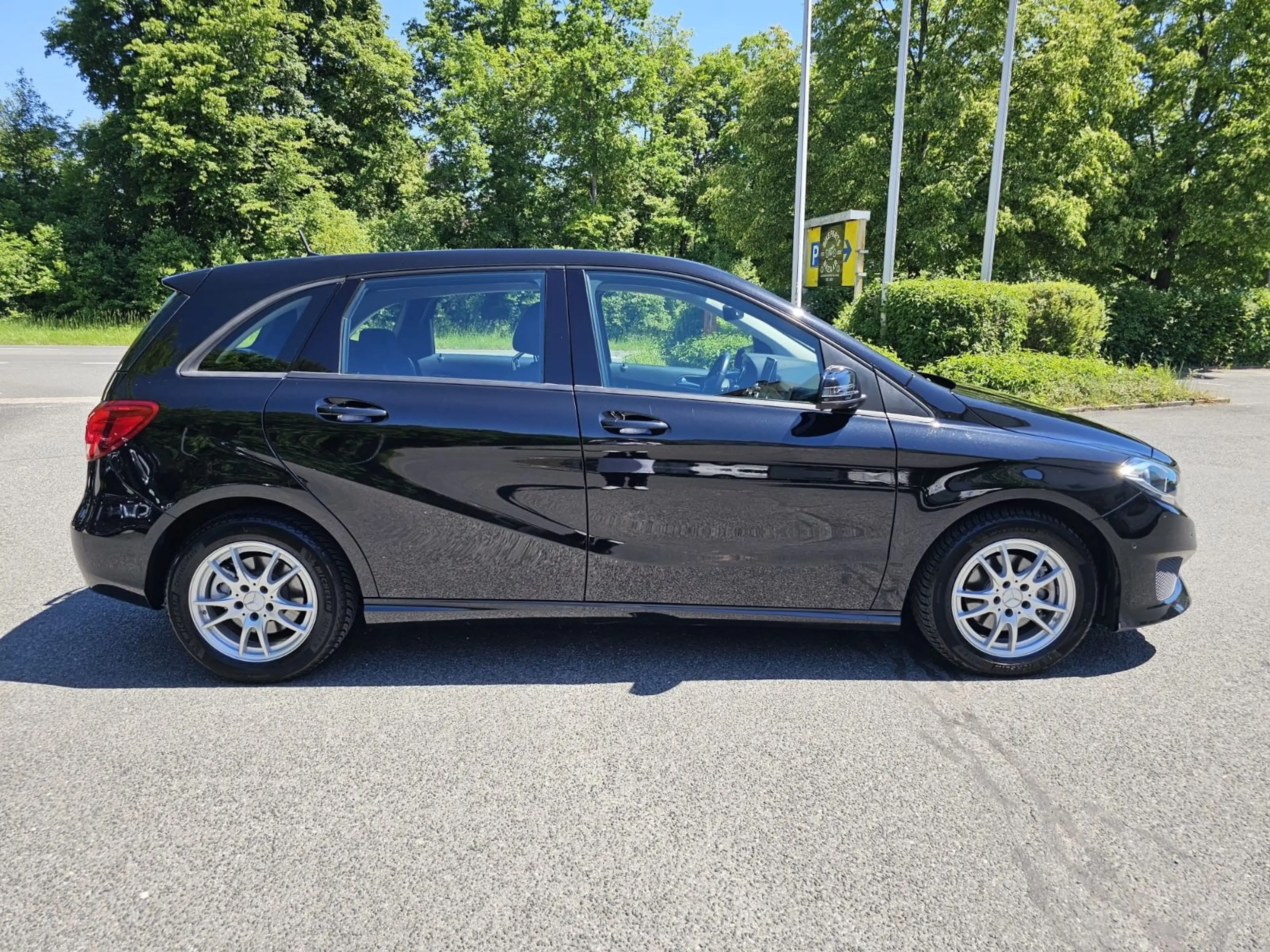 Mercedes-Benz B 220 d DCT — photo 7