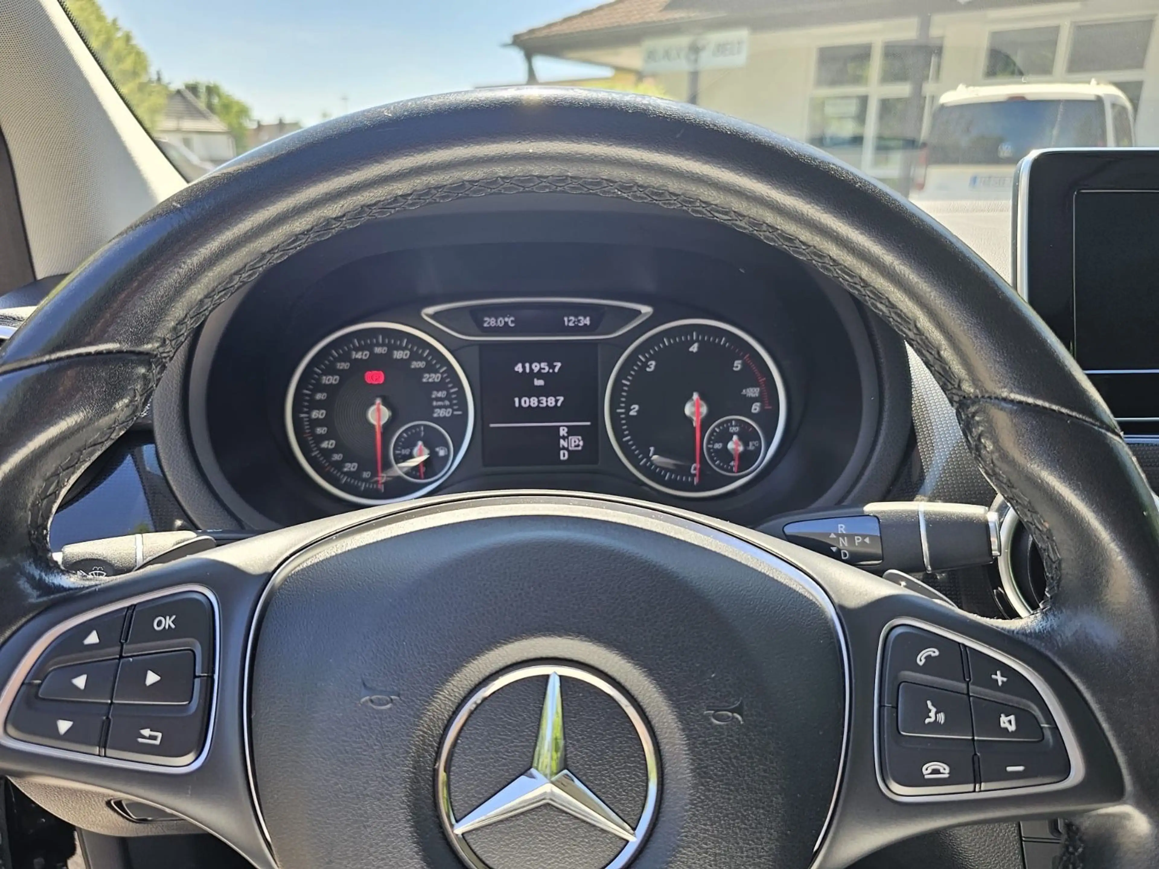 Mercedes-Benz B 220 d DCT — photo 14