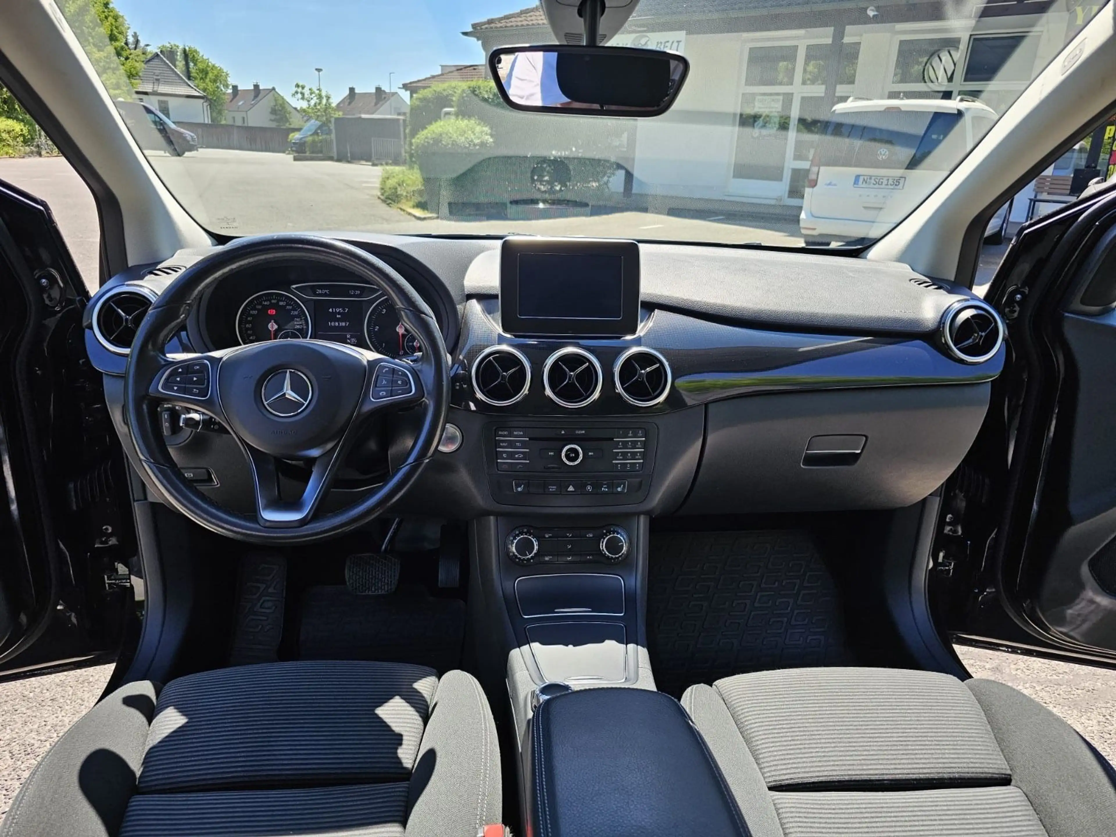 Mercedes-Benz B 220 d DCT — photo 10