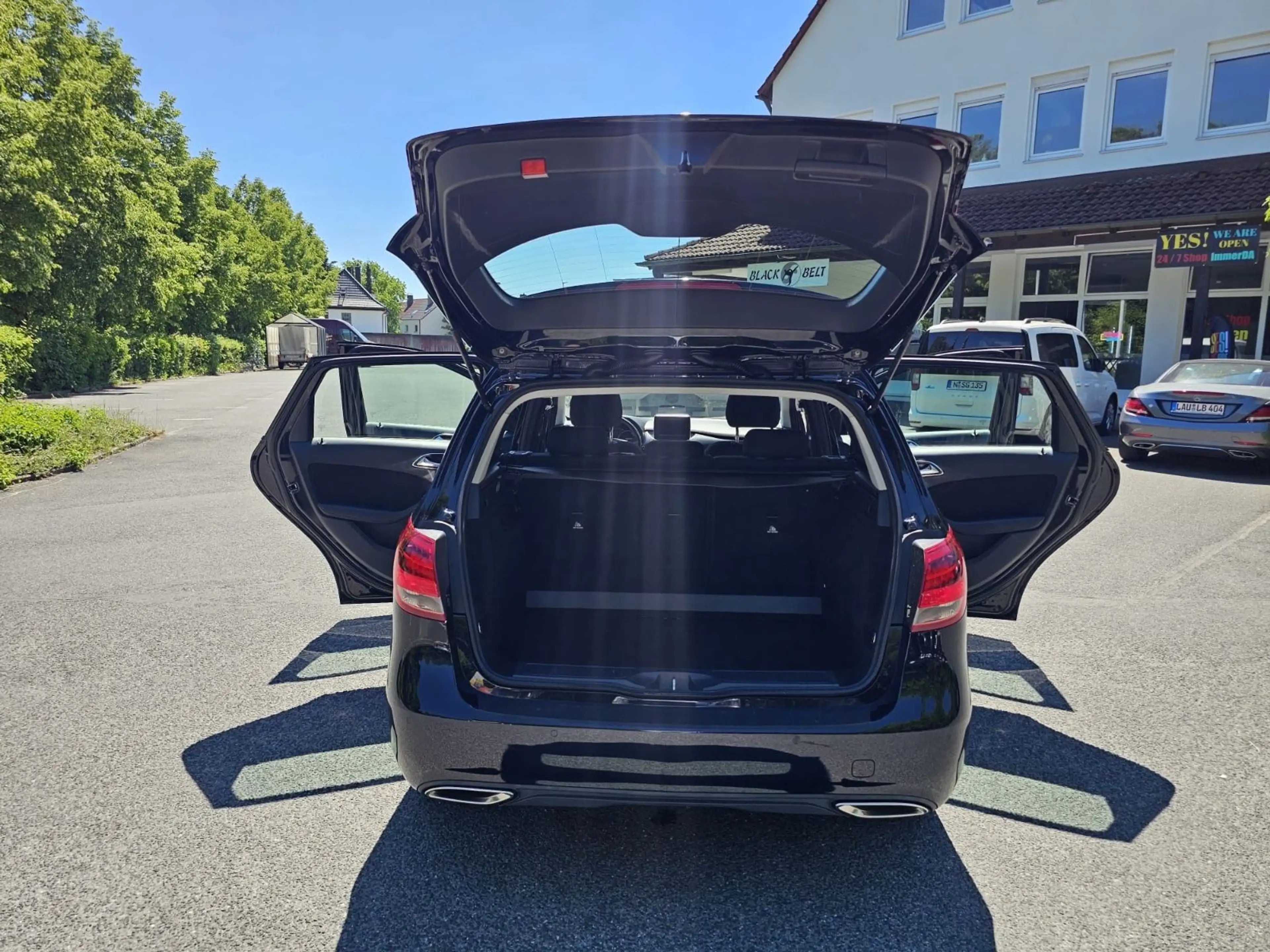 Mercedes-Benz B 220 d DCT — photo 9