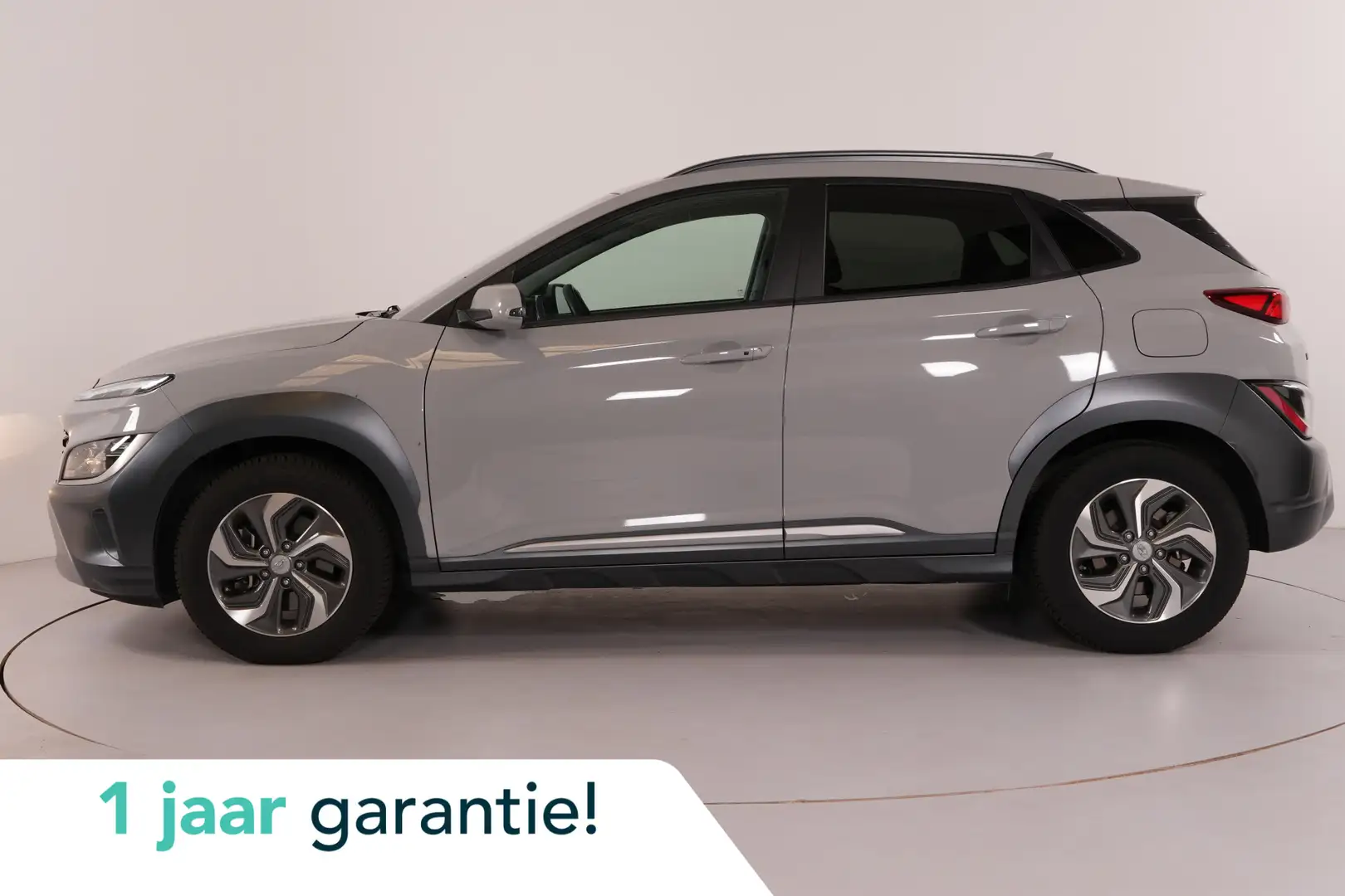 Hyundai KONA 1.6 GDI Hybrid 141 pk | Trekhaak | HUD | Camera | Grijs - 1