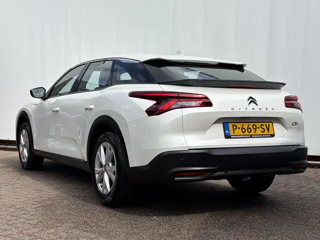 Citroen C5 X view 2