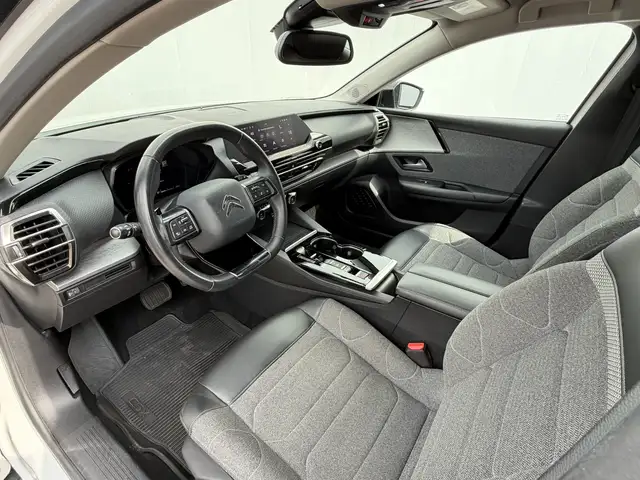 Citroen C5 X view 3
