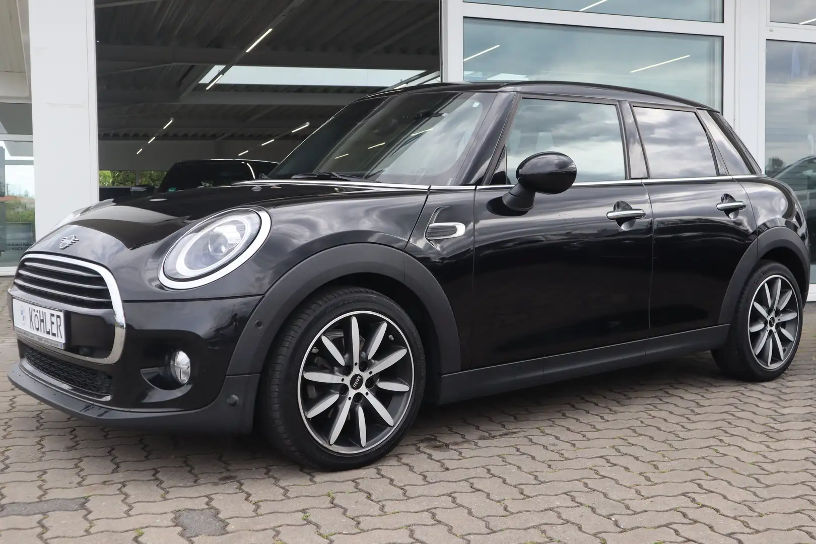 MINI Cooper 5-Türer LED ACC Parkassistent Klimaaut. Zwart - 1