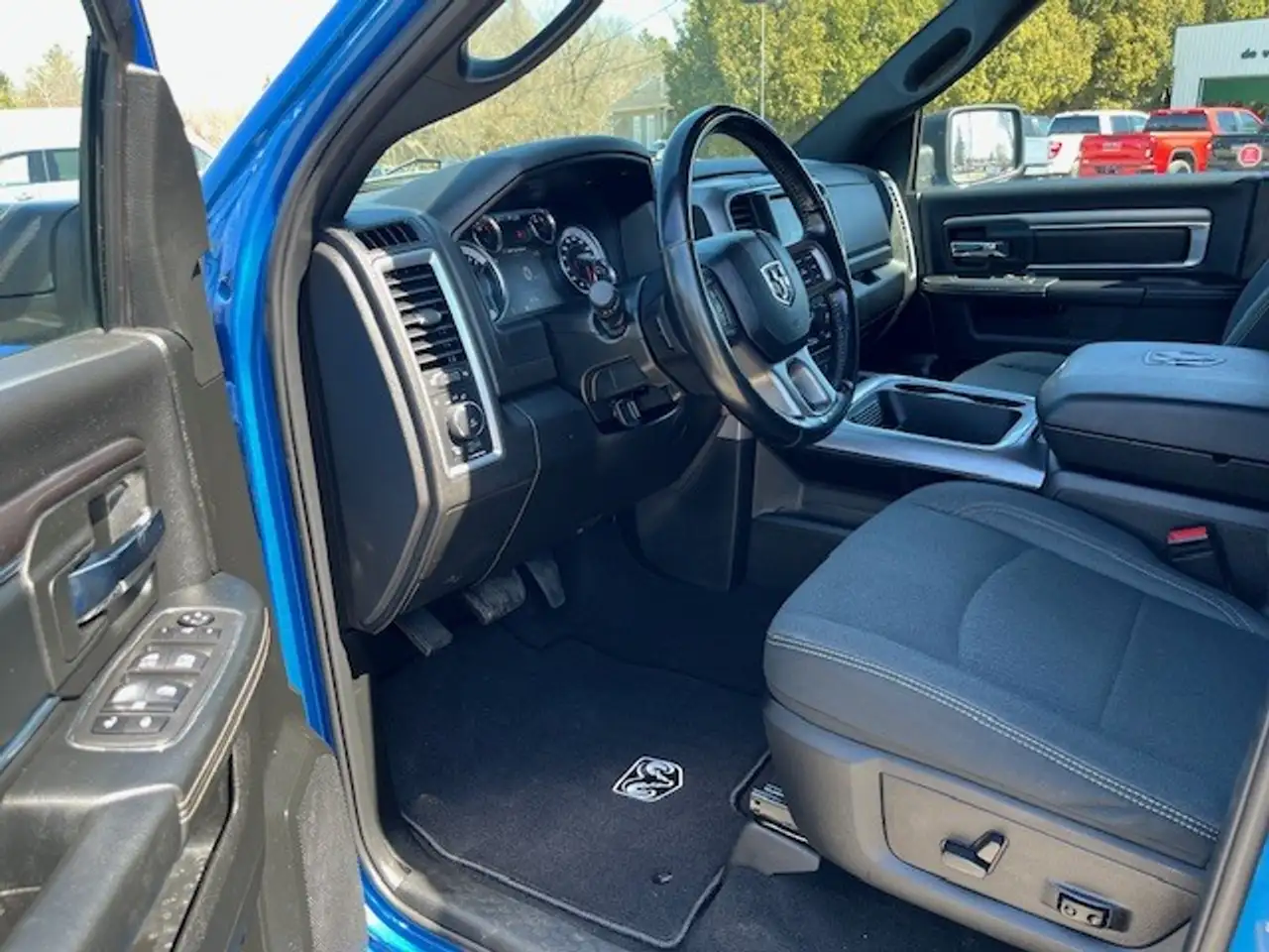RAM 1500 снимка RAM 1500