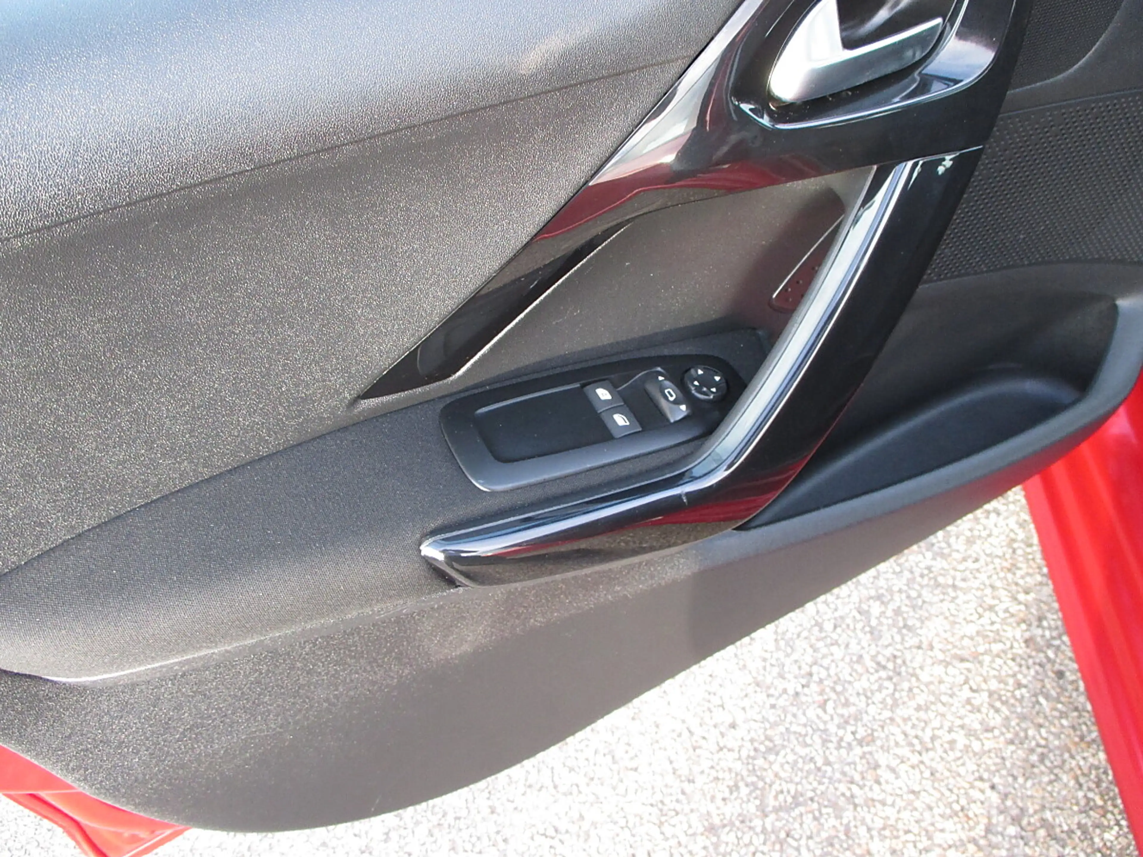 Peugeot 208 Active 1,2 PureTech 82 — photo 3
