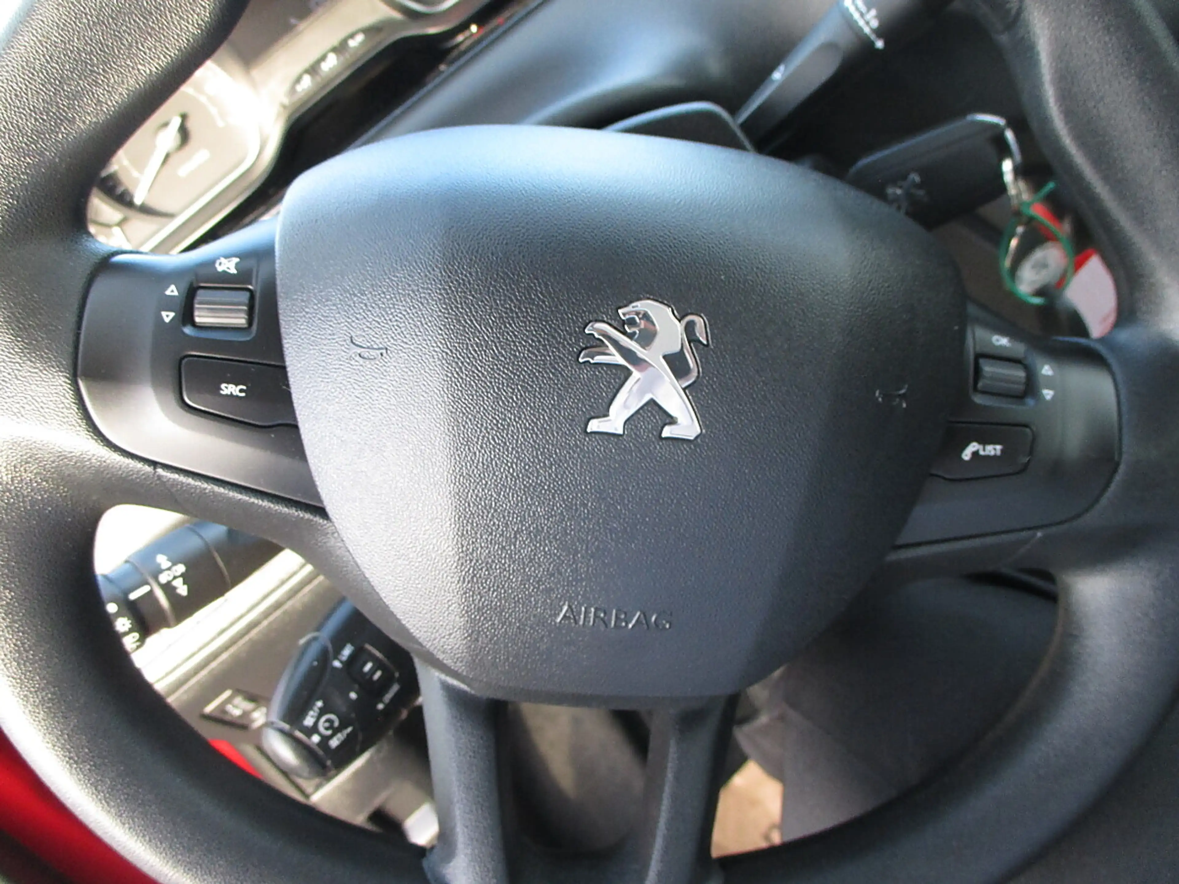Peugeot 208 Active 1,2 PureTech 82 — photo 6