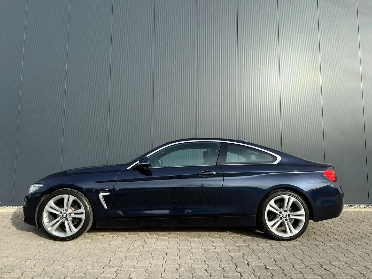 BMW 420 4-serie Coupé 420i High Executive Blau - 2