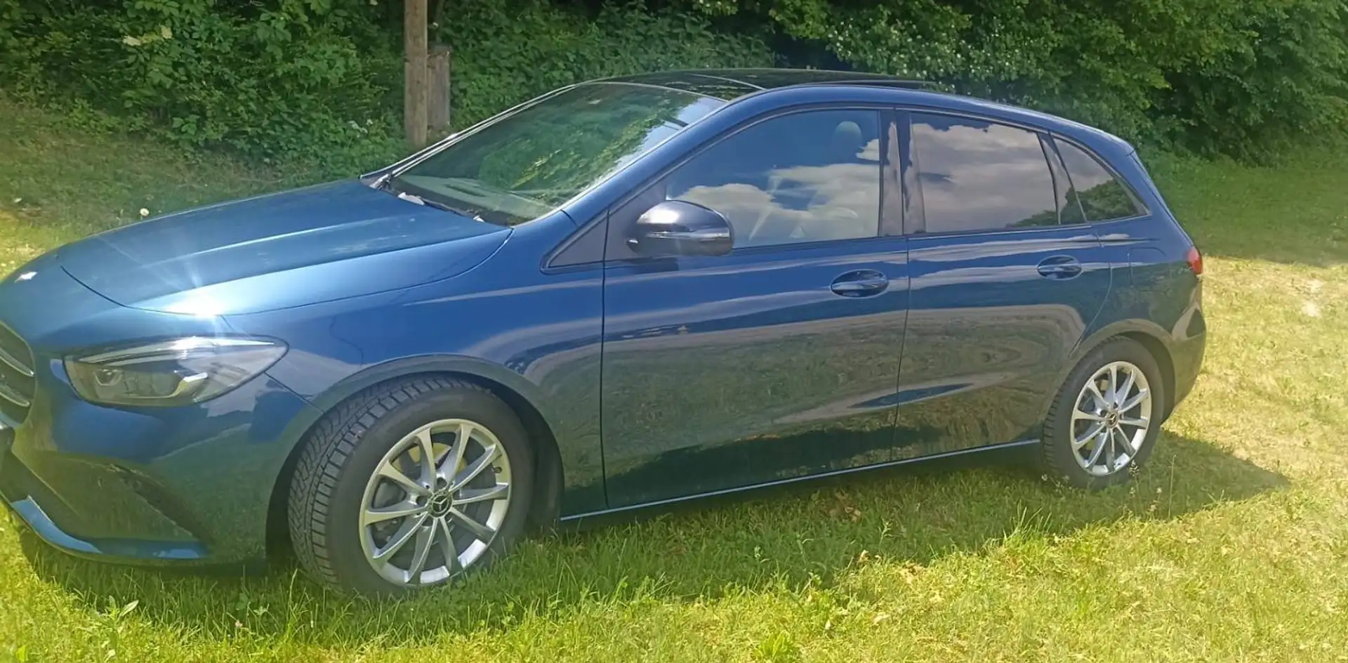 Mercedes-Benz B 200 Mercedes-Benz B-Klasse 200 d Aut 4 MATIC PTS   Navi Matrix AHK Panoramadach Blau - 1