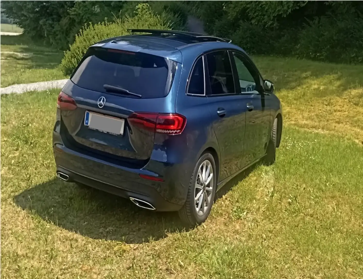 Mercedes-Benz B 200 Mercedes-Benz B-Klasse 200 d Aut 4 MATIC PTS   Navi Matrix AHK Panoramadach Blau - 2