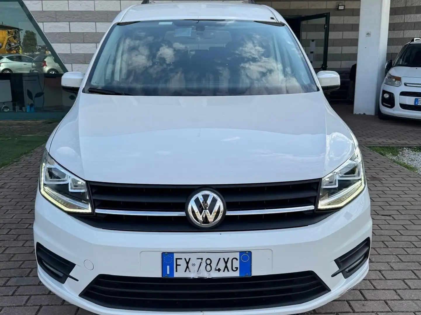 Volkswagen Caddy 2.0 TDI 102cv dsg Highline Maxi Blanc - 1