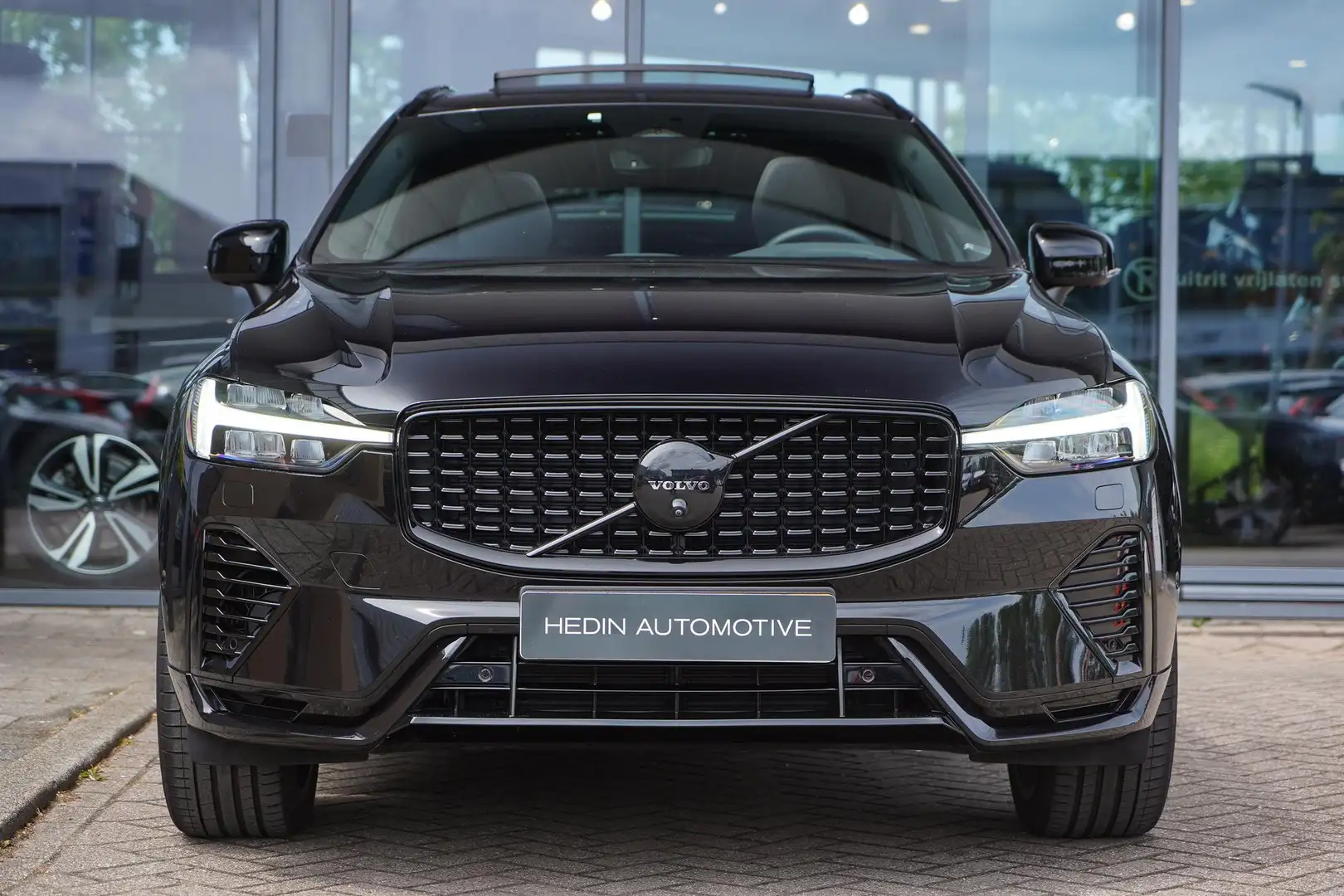 Volvo XC60 2.0 T8 Plug-in hybrid AWD Ultimate Black Edition | Zwart - 2