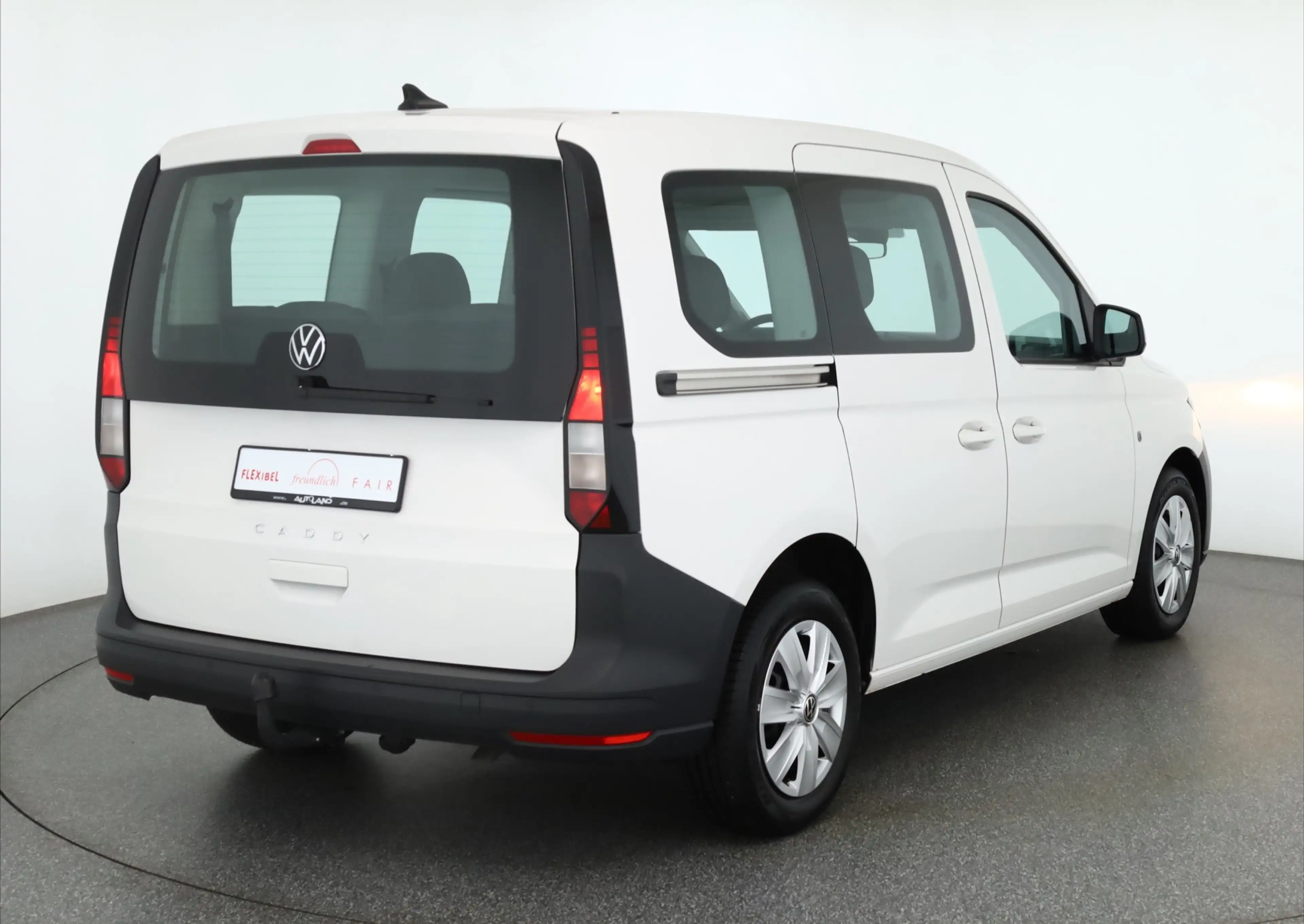 Volkswagen Caddy 1.5 TSI 7-Sitzer Tempomat AHK PDC — photo 5