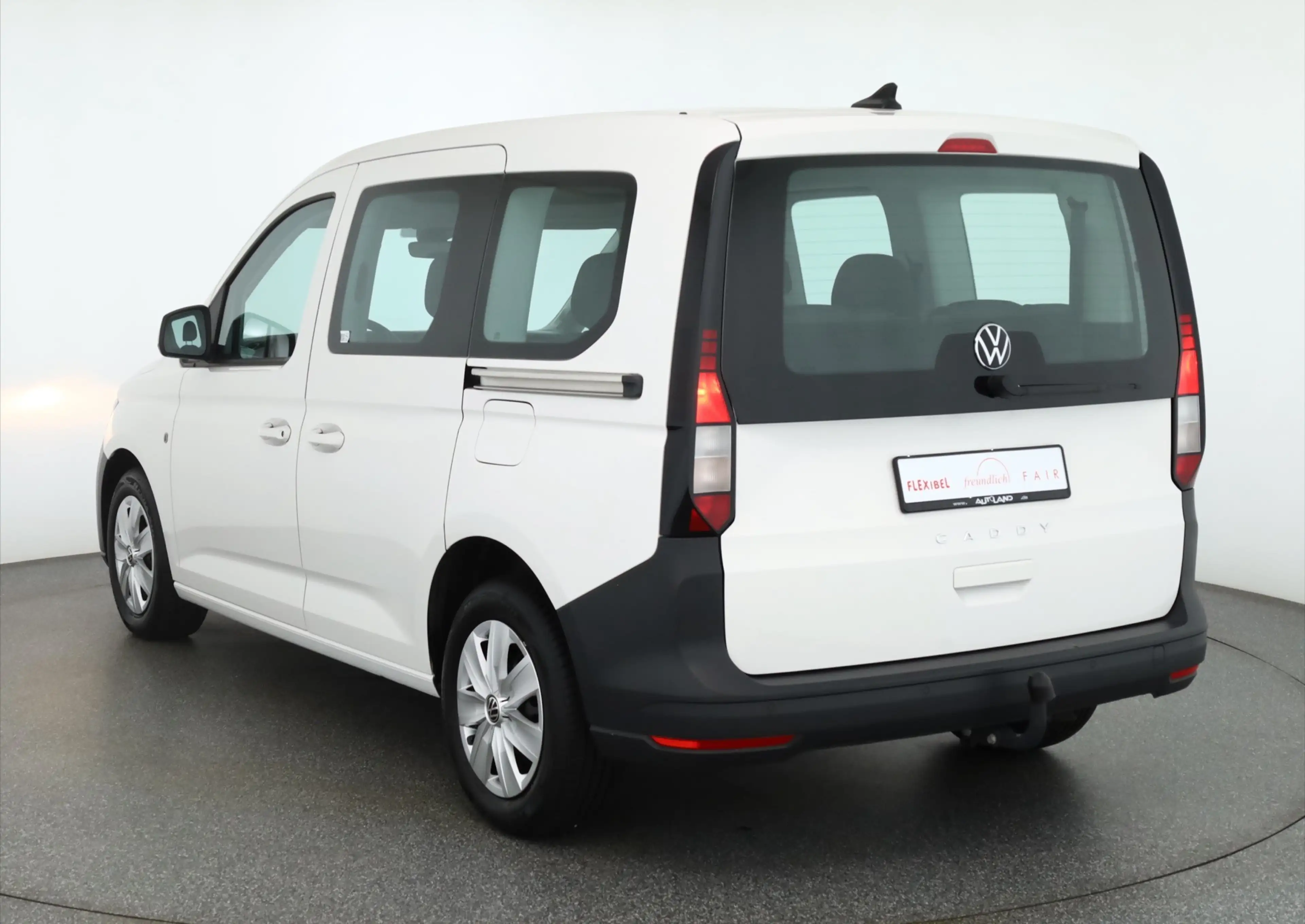 Volkswagen Caddy 1.5 TSI 7-Sitzer Tempomat AHK PDC — photo 3
