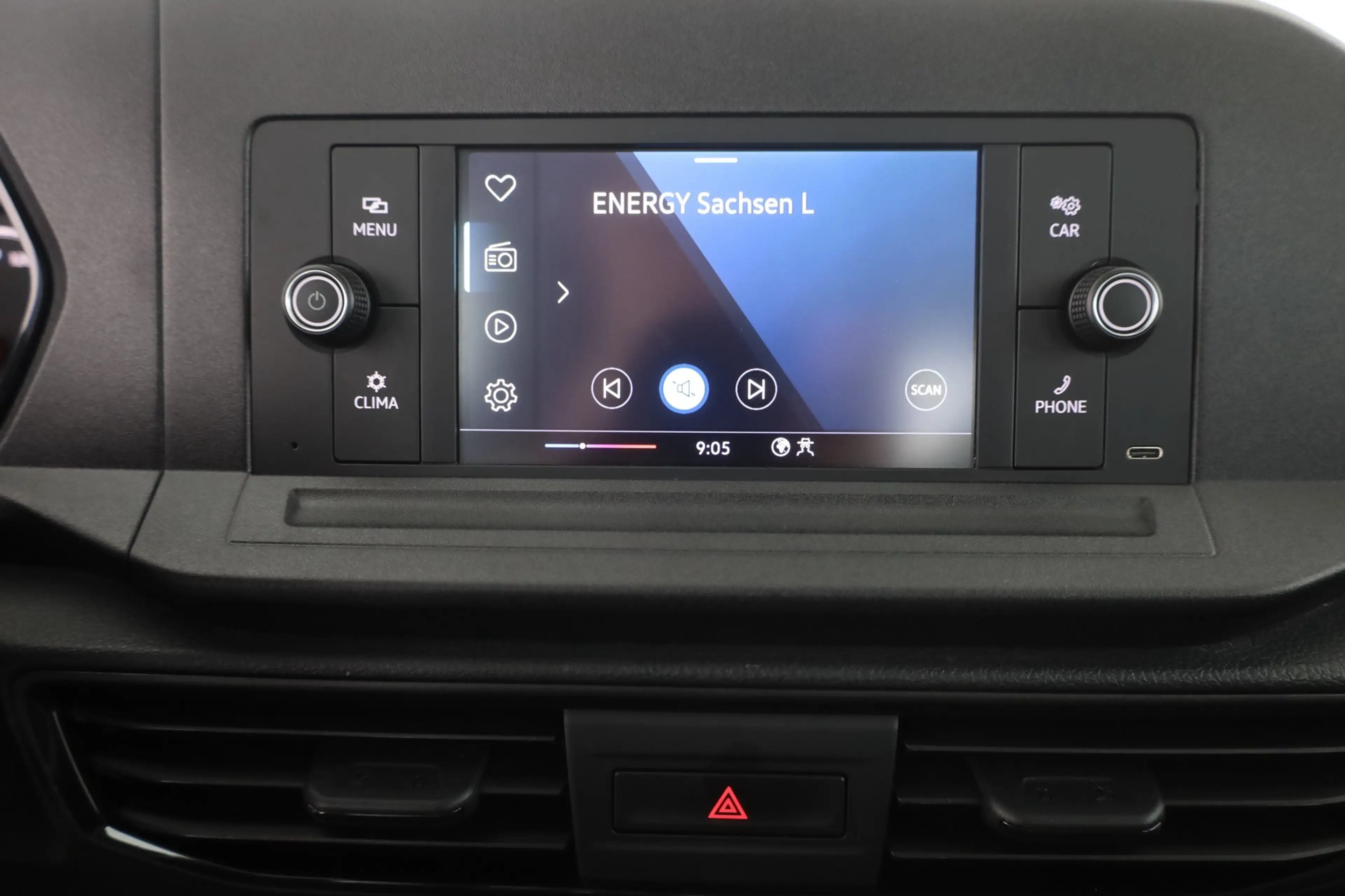 Volkswagen Caddy 1.5 TSI 7-Sitzer Tempomat AHK PDC — photo 14