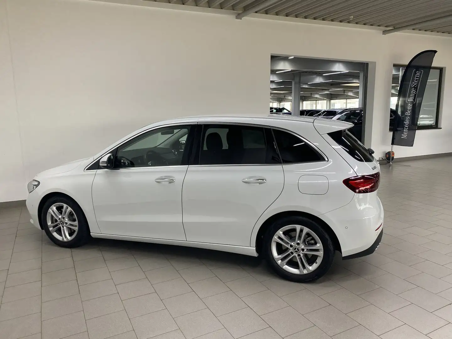 Mercedes-Benz B 200 PROGRESSIVE+AHK+KEY+LED+KAM+TOTWINKEL+SPUR Blanc - 2