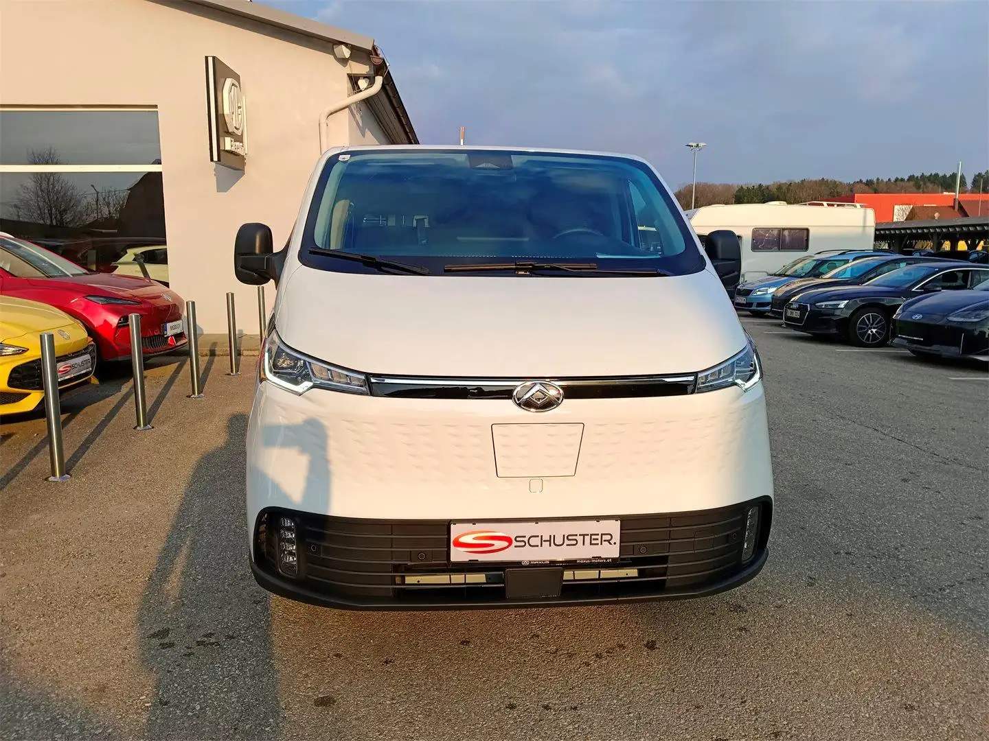 Maxus eDeliver 7 AWD 88 kWh L2H1 2x Schiebetür Weiß - 2