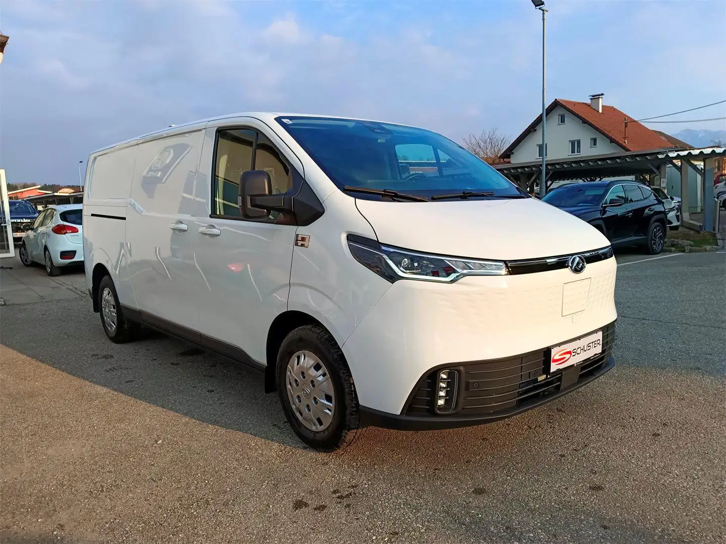 Maxus eDeliver 7 AWD 88 kWh L2H1 2x Schiebetür Weiß - 1