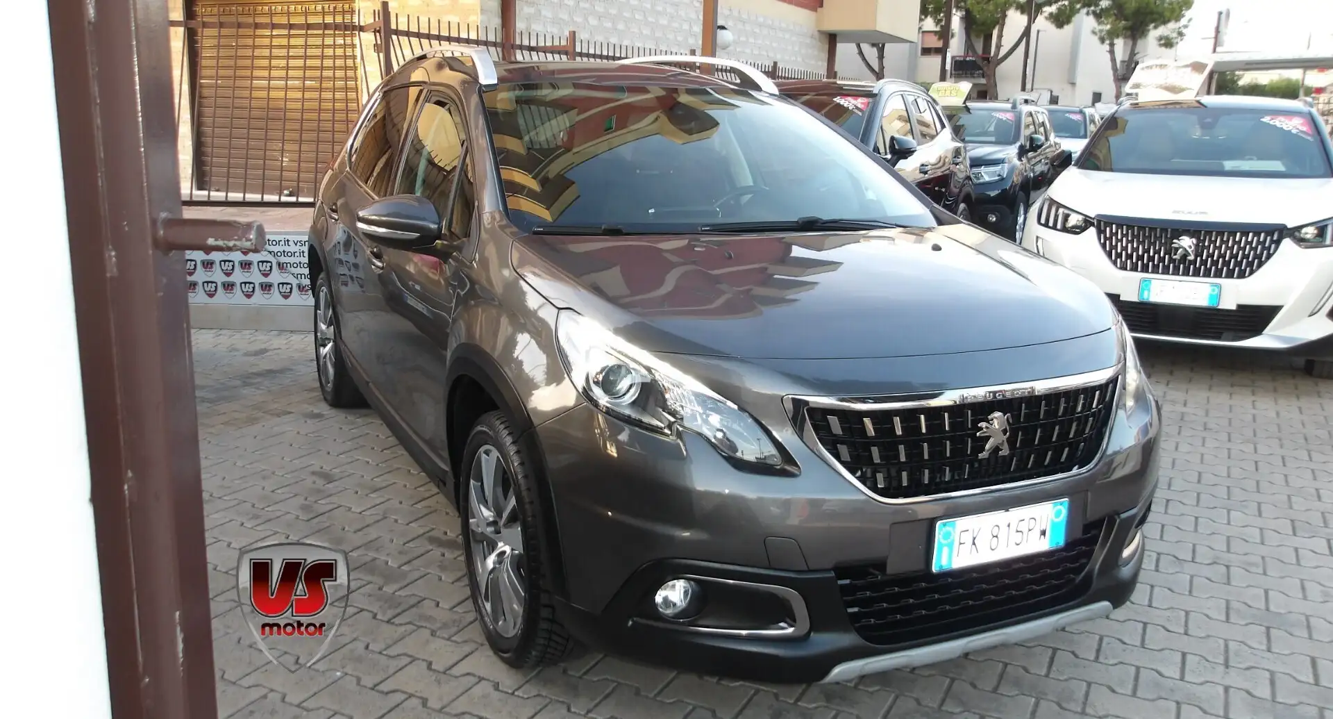 Peugeot 2008 BlueHDi 75 Active Gris - 1
