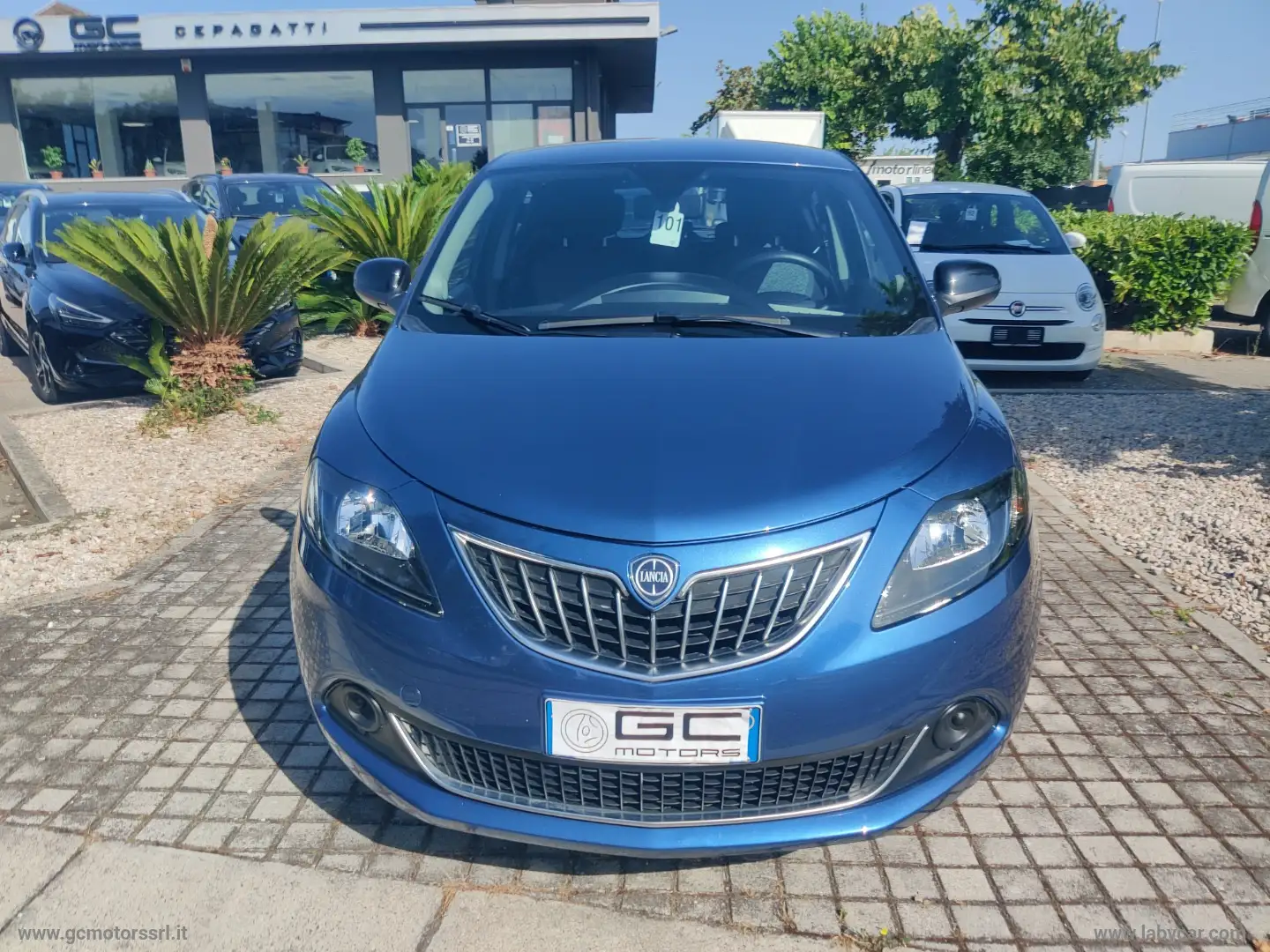 Lancia Ypsilon 1.0 FireFly 5pS&S HYBRID SILVER Blau - 2