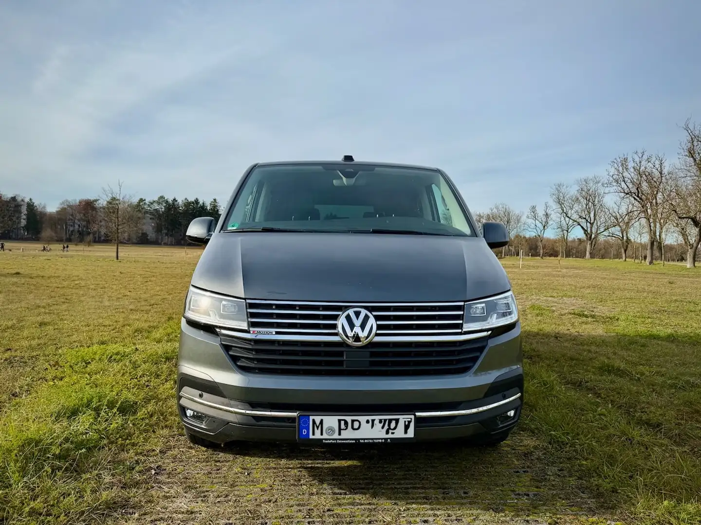 Volkswagen T6.1 Multivan Multivan T6.1 Highline DSG, 4MOTION, Autom., AHK Grau - 2
