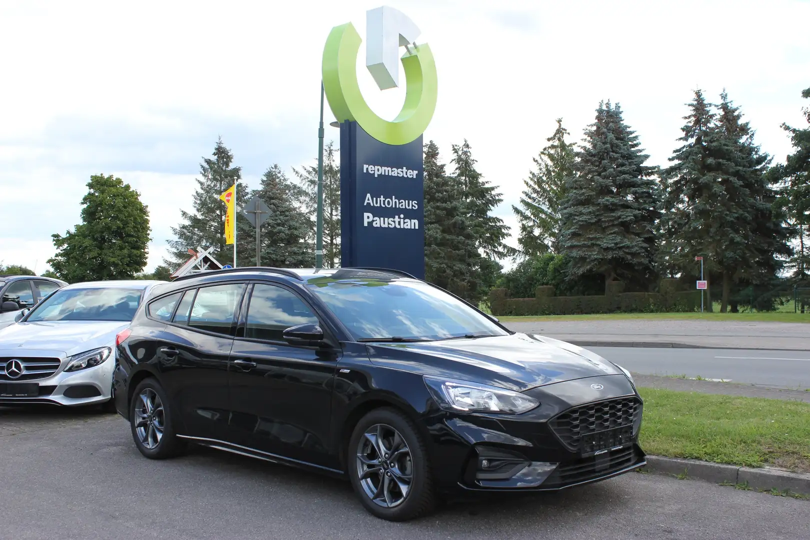Ford Focus ST-Line Turnier 1.0 EcoBoost Noir - 1